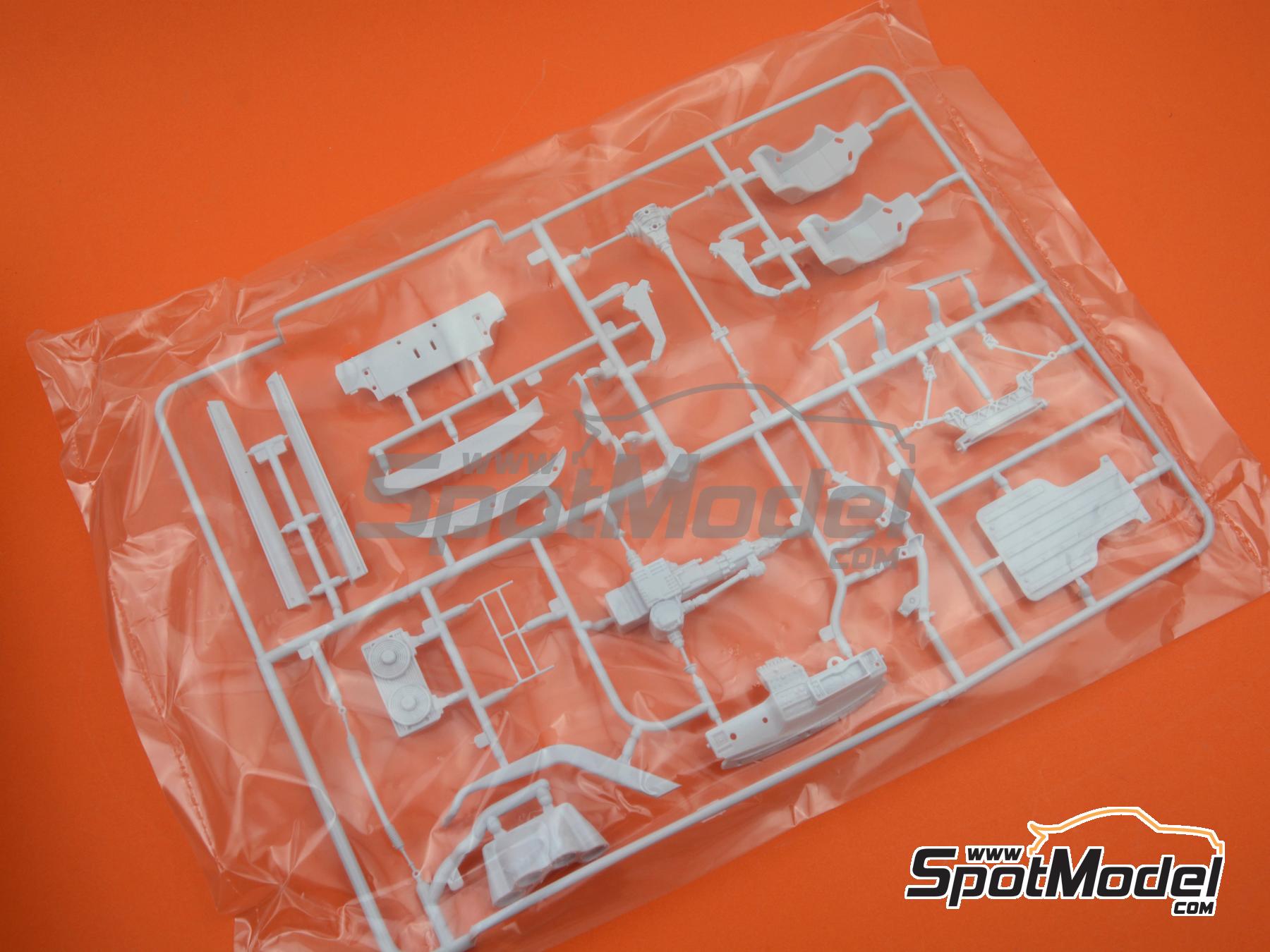 Image 11: Ford Sierra Cosworth 4×4 Grupo A patrocinado por Autoglass Carglass - Rally de Portugal - Vinho do Porto 1992 | Maqueta de coche en escala 1/24 fabricado por D.Modelkits (ref. DM-K002, tambien 5600627796826 y DMK-002)