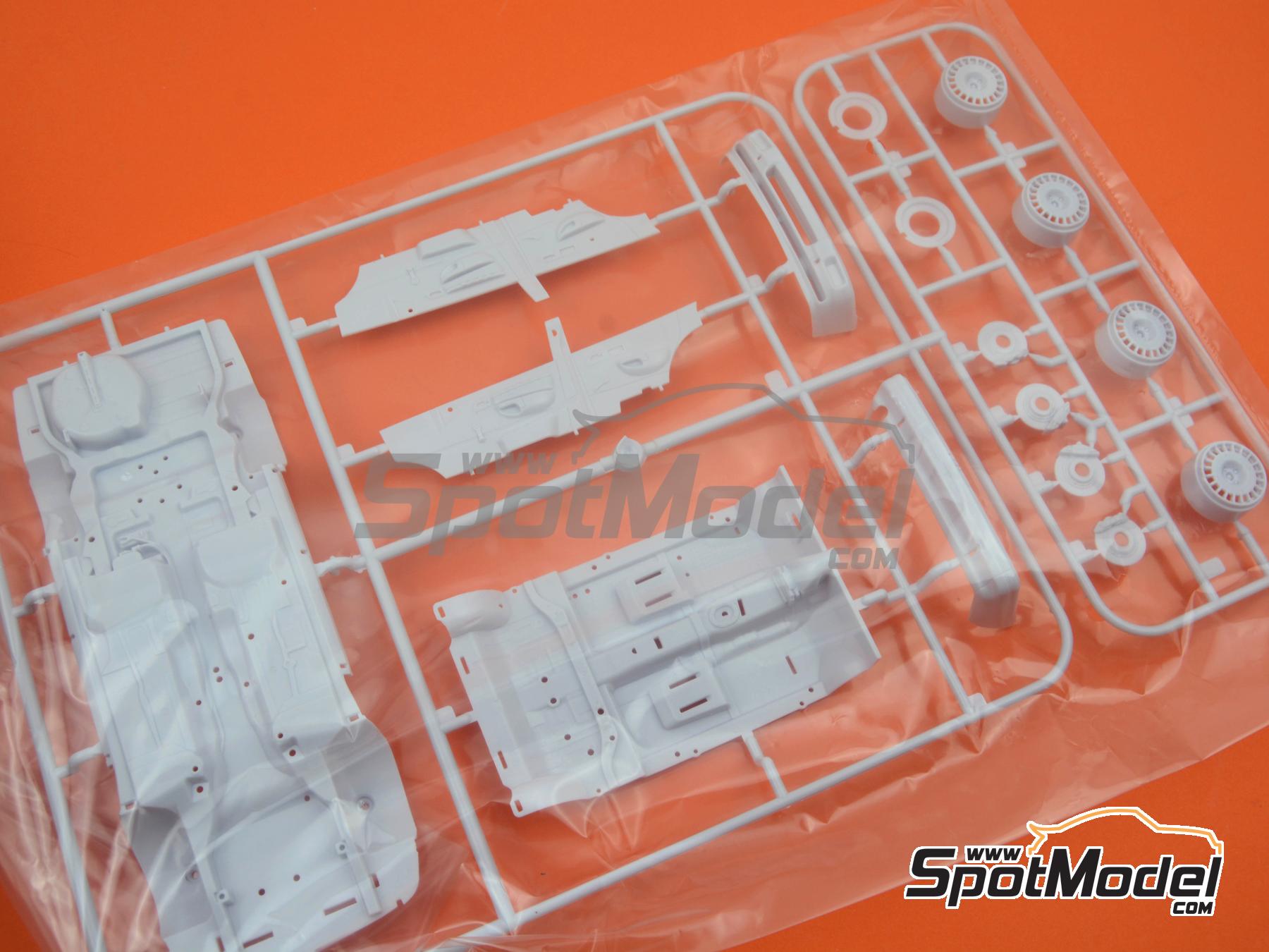 Image 12: Ford Sierra Cosworth 4×4 Grupo A patrocinado por Autoglass Carglass - Rally de Portugal - Vinho do Porto 1992 | Maqueta de coche en escala 1/24 fabricado por D.Modelkits (ref. DM-K002, tambien 5600627796826 y DMK-002)