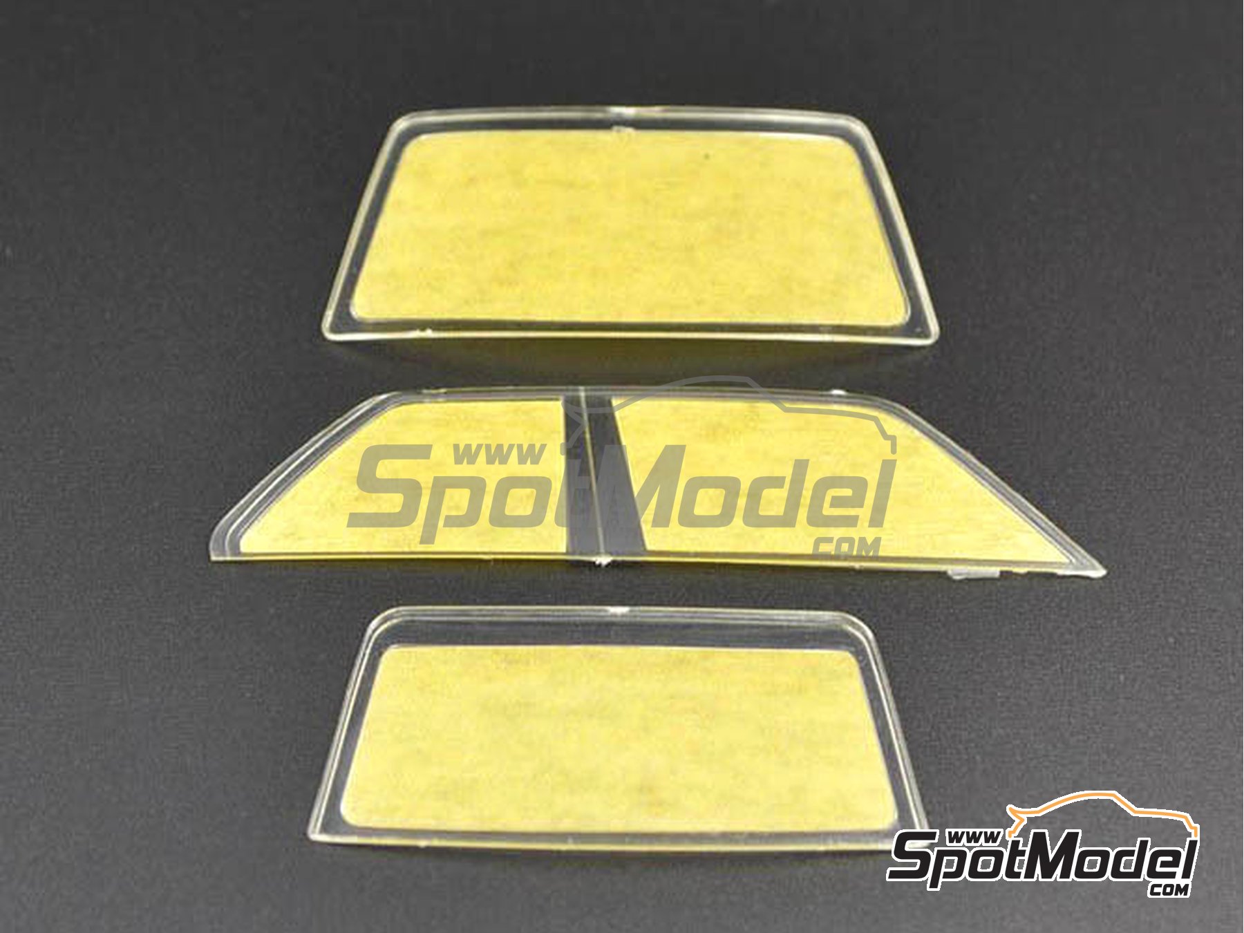 Image 7: BMW M3 E30 | Mascara precortada para el marco de los cristales en escala 1/24 fabricado por Decalcas (ref. DCL-MSK001)