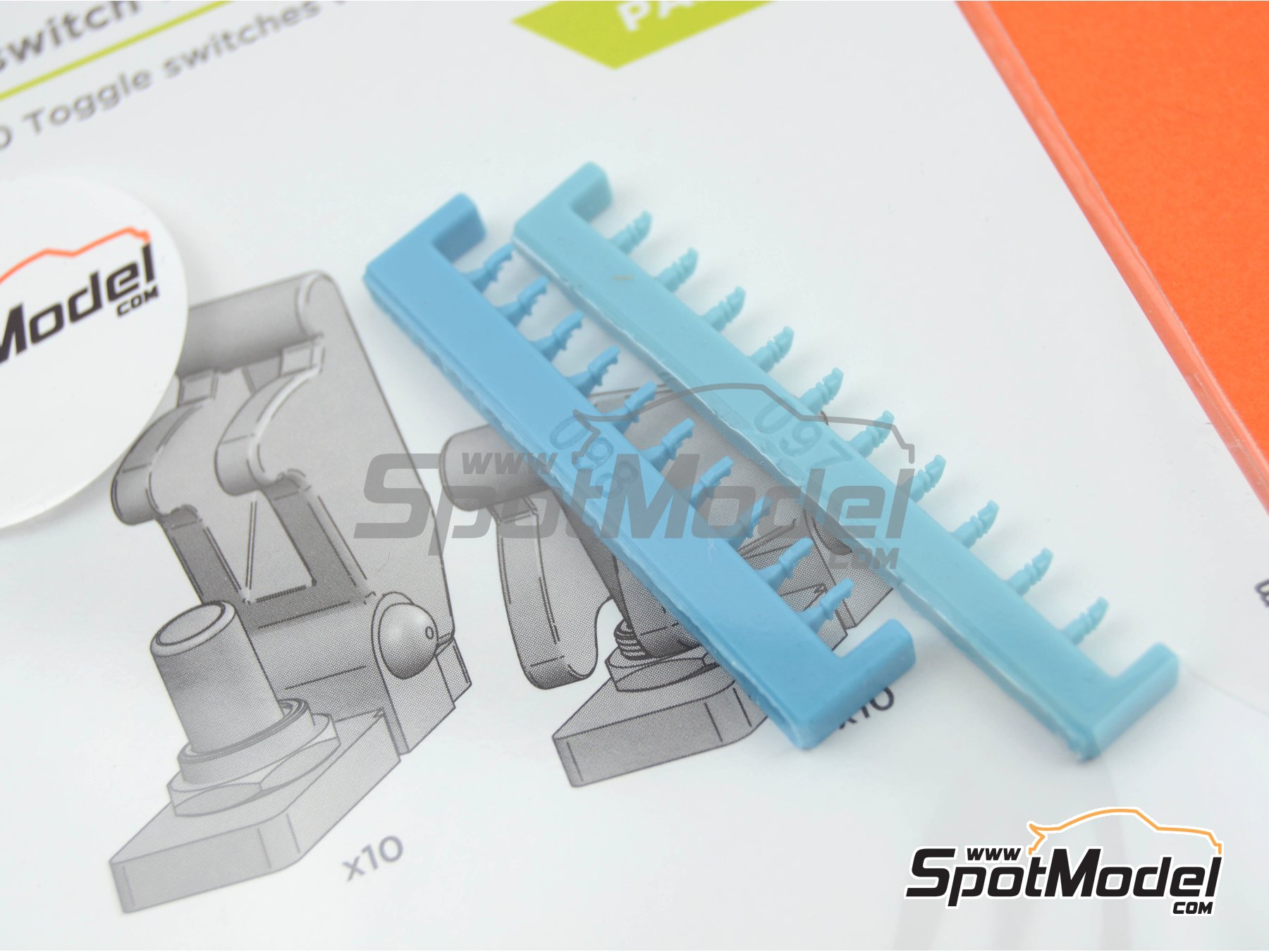 Image 7: Toggle switch with guard | Detail in 1/24 scale manufactured by Decalcas (ref. DCL-PAR020)