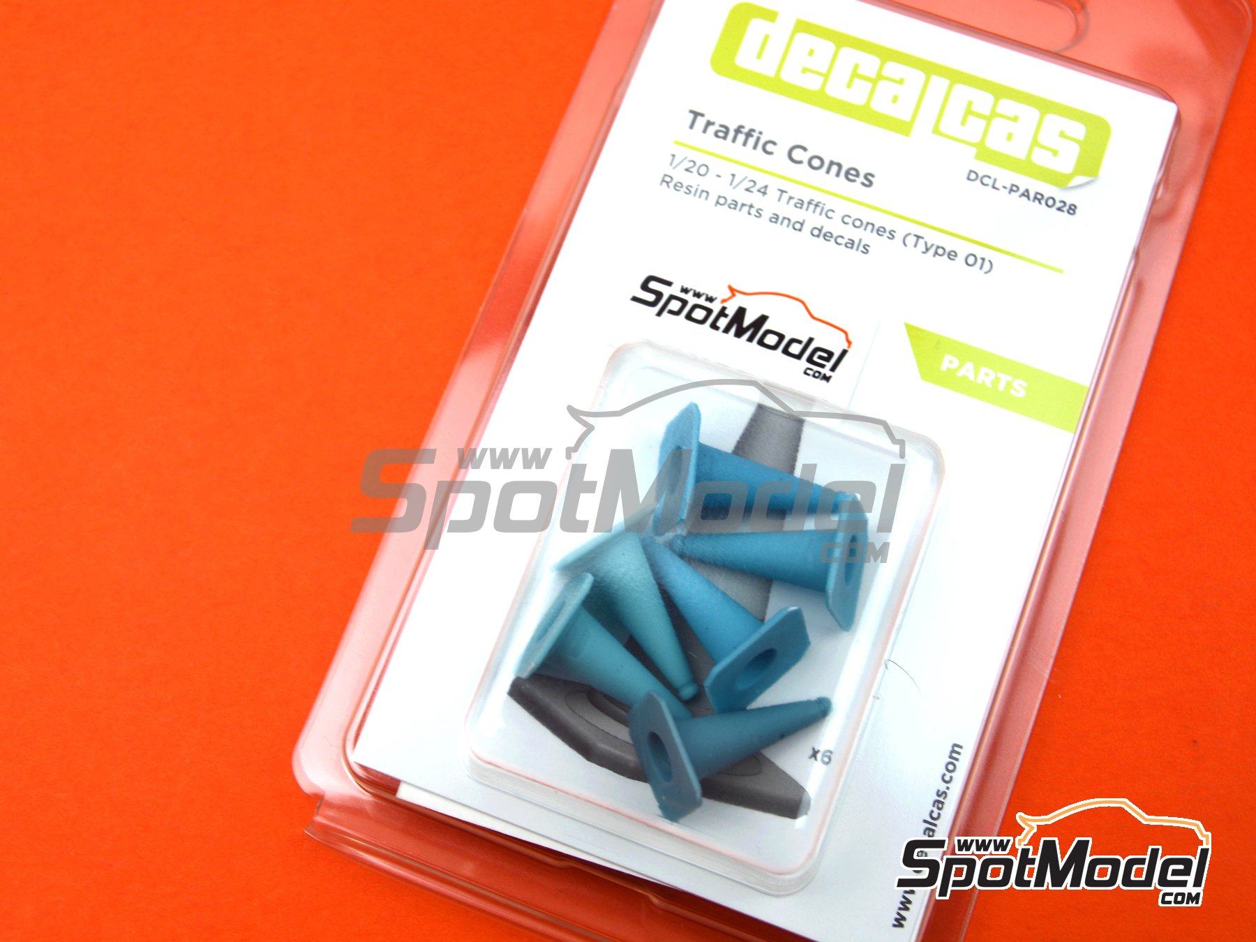 Image 7: Traffic cones | Detail in 1/24 scale manufactured by Decalcas (ref.&nbsp;DCL-PAR028)