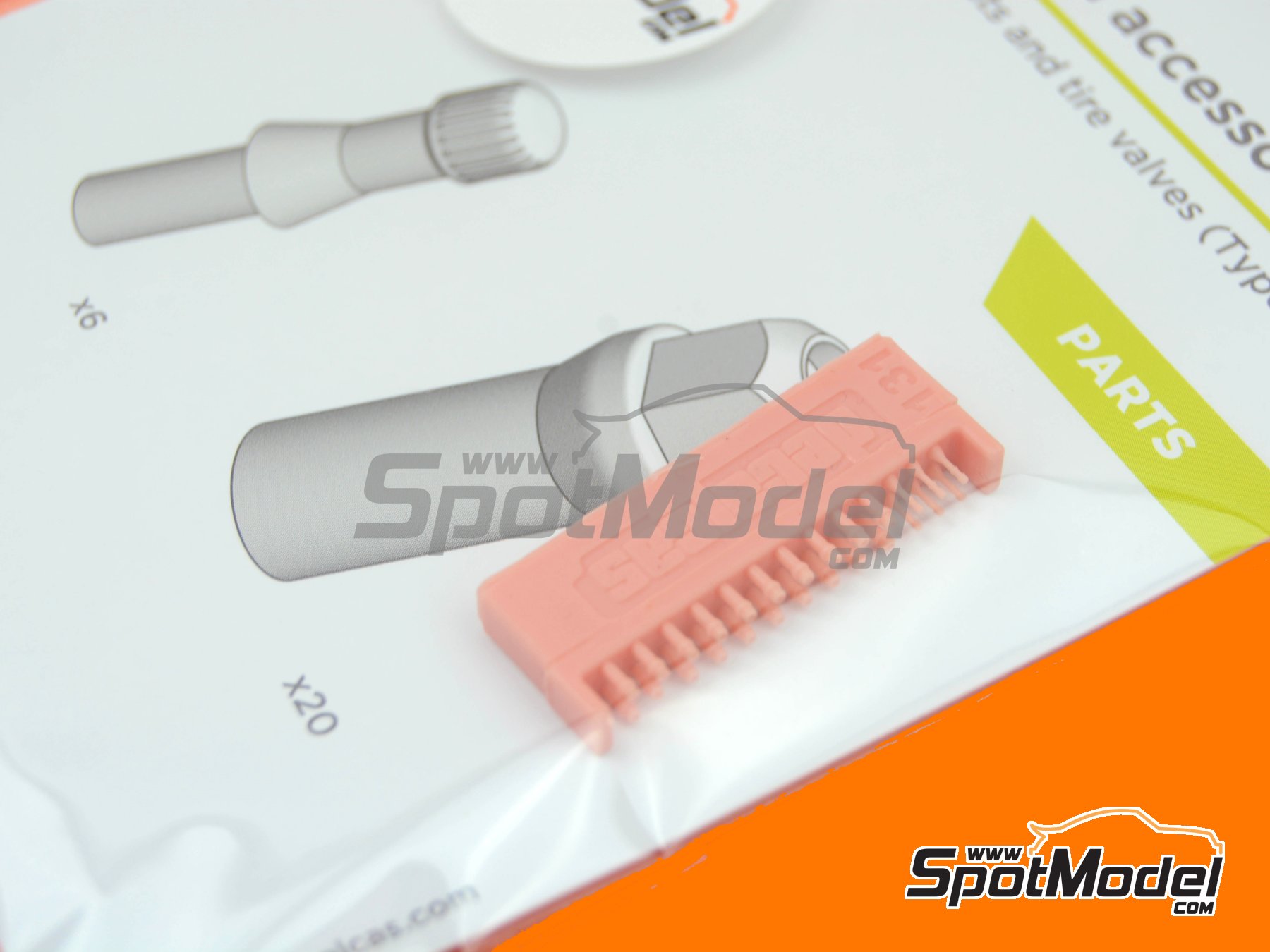 Image 7: Tuercas de llanta y v&aacute;lvulas de inflado para llantas cl&aacute;sicas | Set de mejora y detallado en escala&nbsp;1/24 fabricado por Decalcas (ref.&nbsp;DCL-PAR036)