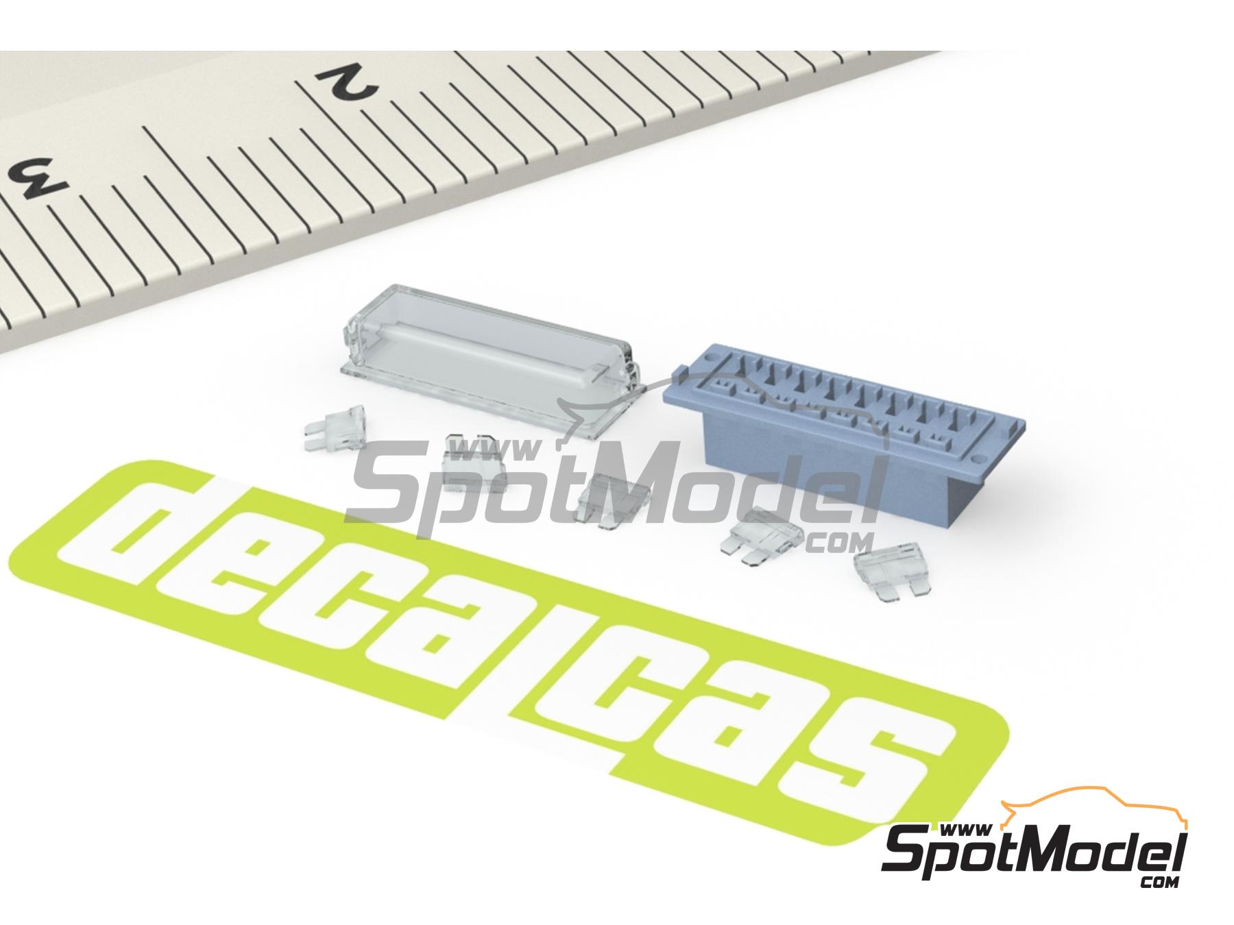 Image 6: Blade fuse box 8 ways with fuses | Detail in 1/12 scale manufactured by Decalcas (ref.&nbsp;DCL-PAR116)