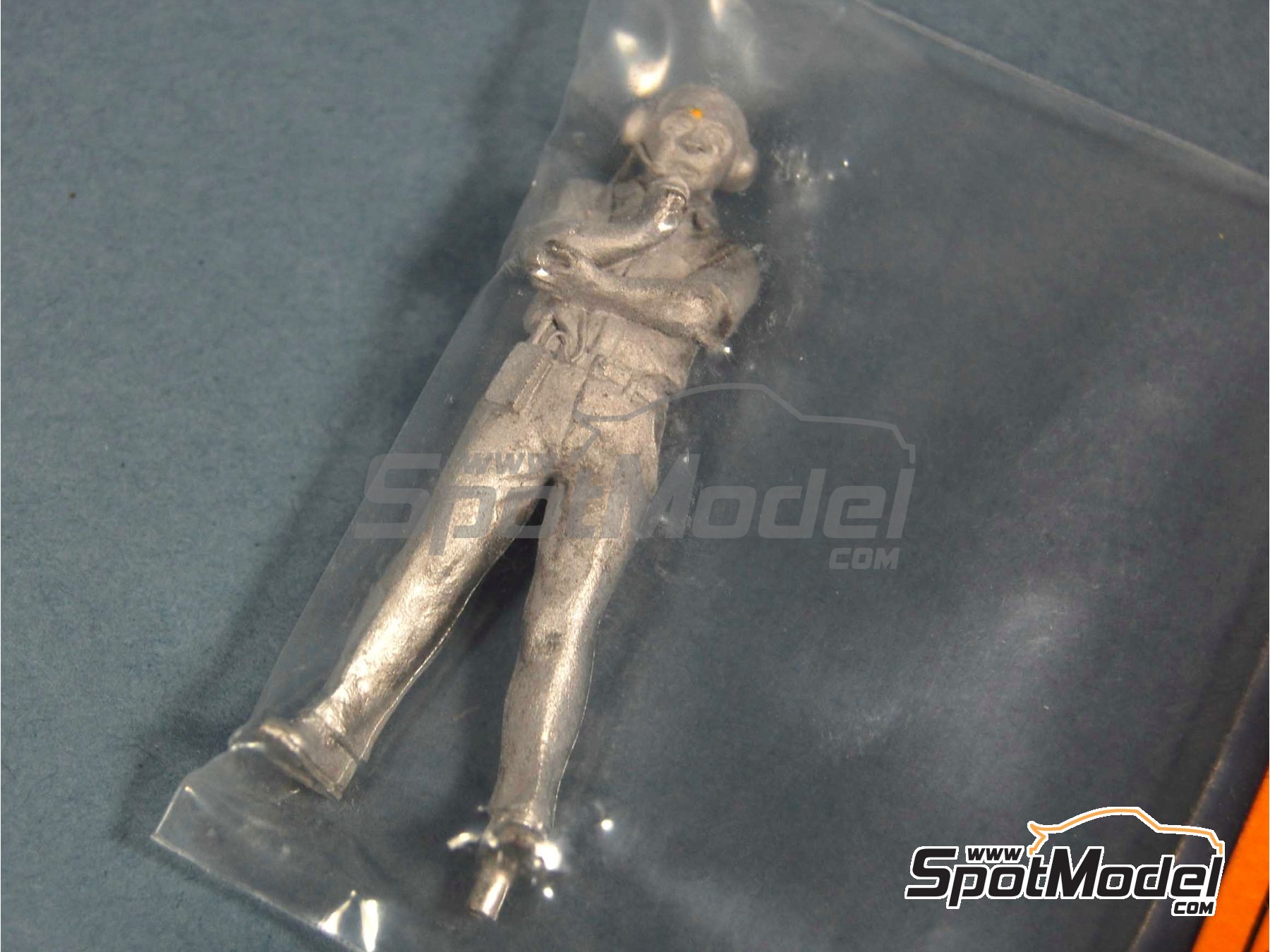 Image 3: Tecnical | Figure in 1/43 scale manufactured by Denizen (ref.&nbsp;RD014)