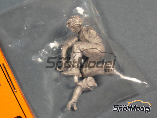 Image 3: Mechanic | Figure in 1/43 scale manufactured by Denizen (ref. RD041)