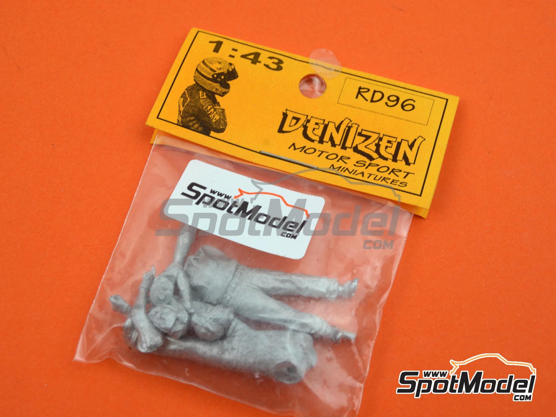 Image 1: Drivers talking | Figures set in 1/43 scale manufactured by Denizen (ref.&nbsp;RD096)