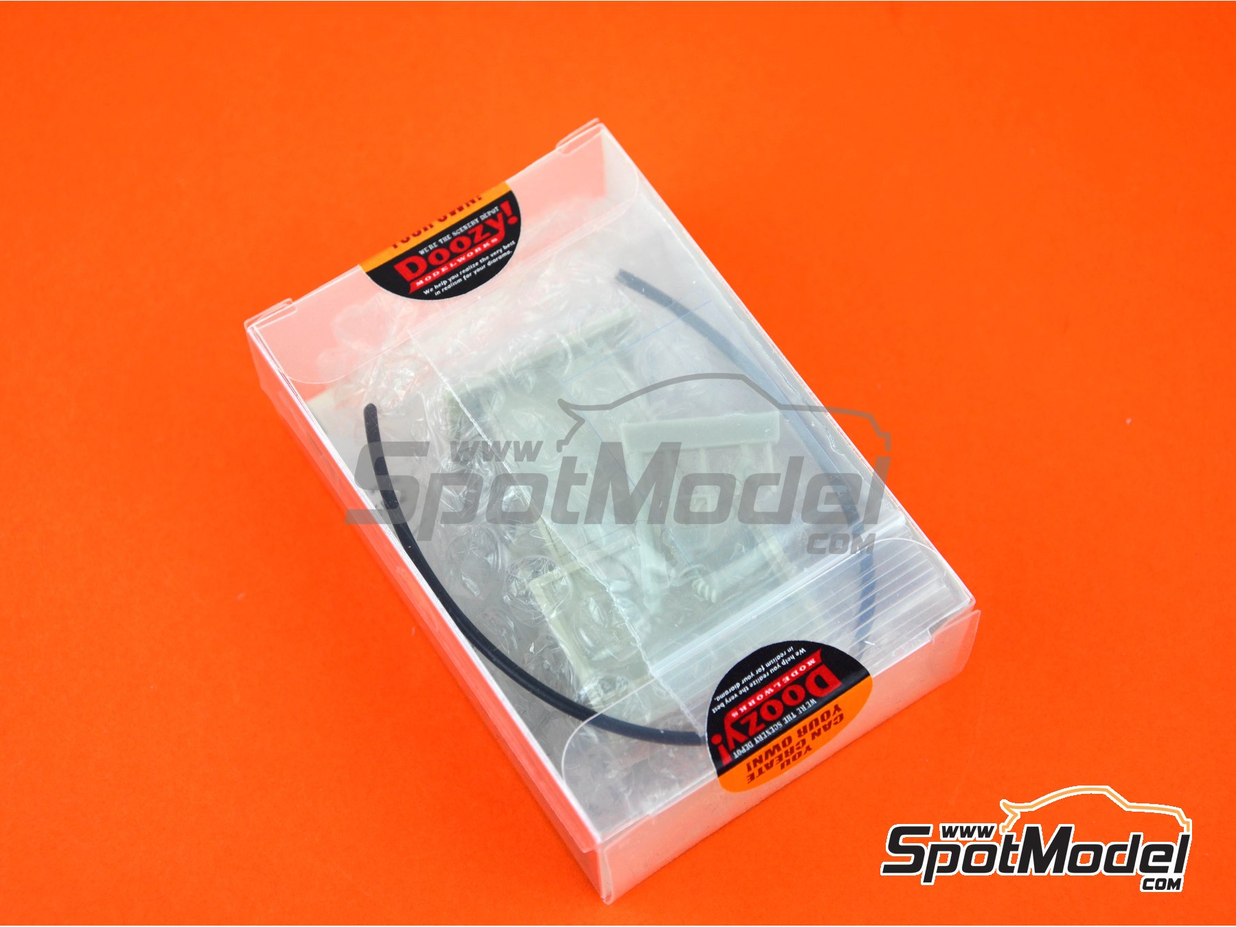 Image 3: Surtidor de gasolina Interstate de estilo antiguo con una manguera - Tipo A | Maqueta en escala 1/24 fabricado por Doozy Modelworks (ref. DZ001, tambien 8436564924582)