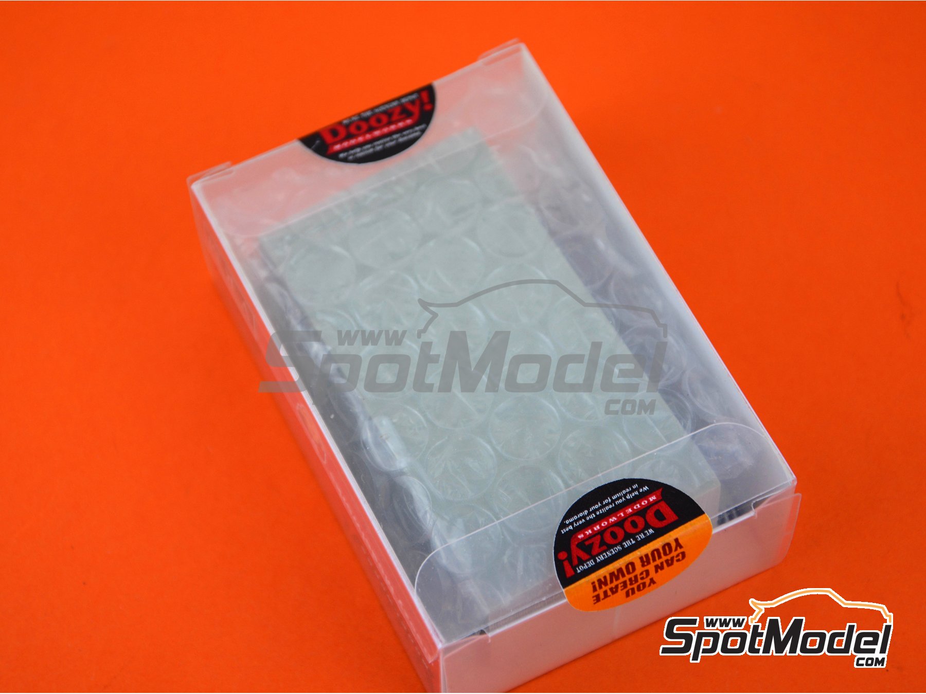 Image 2: 7UP soda vending machine - Type D | Model kit in 1/24 scale manufactured by Doozy Modelworks (ref.&nbsp;DZ008)