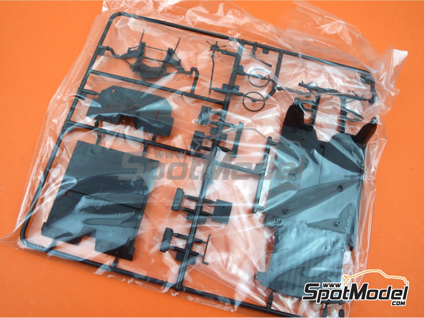 Image 7: Renault 4 Fourgonnette | Car scale model kit in 1/24 scale manufactured by Ebbro (ref.&nbsp;EBR25012, also 4526175250126 and 25012)