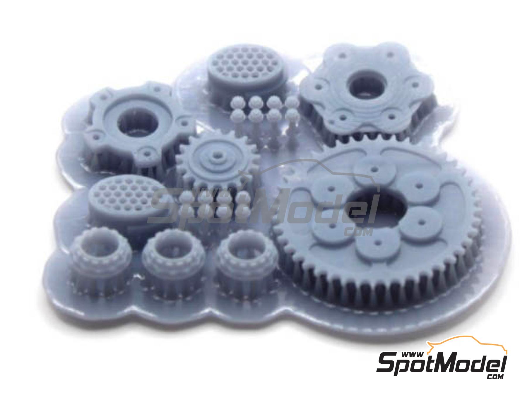 Image 2: Ducati Superleggera V4 | Cadena en escala&nbsp;1/12 fabricado por Falcon Scale Models (ref.&nbsp;FSM-P002)