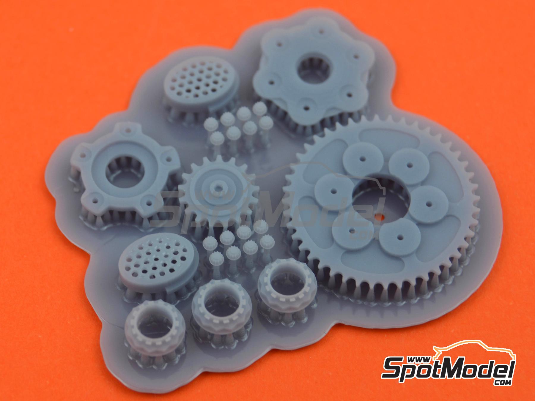 Image 7: Ducati Superleggera V4 | Cadena en escala&nbsp;1/12 fabricado por Falcon Scale Models (ref.&nbsp;FSM-P002)