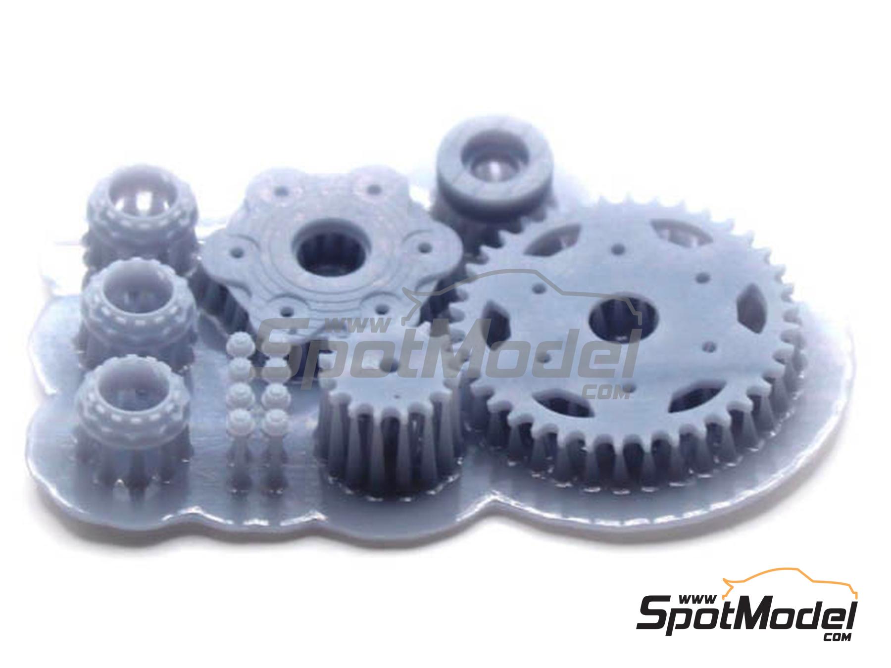 Image 2: Ducati 1199 Panigale S | Cadena en escala&nbsp;1/12 fabricado por Falcon Scale Models (ref.&nbsp;FSM-P003)