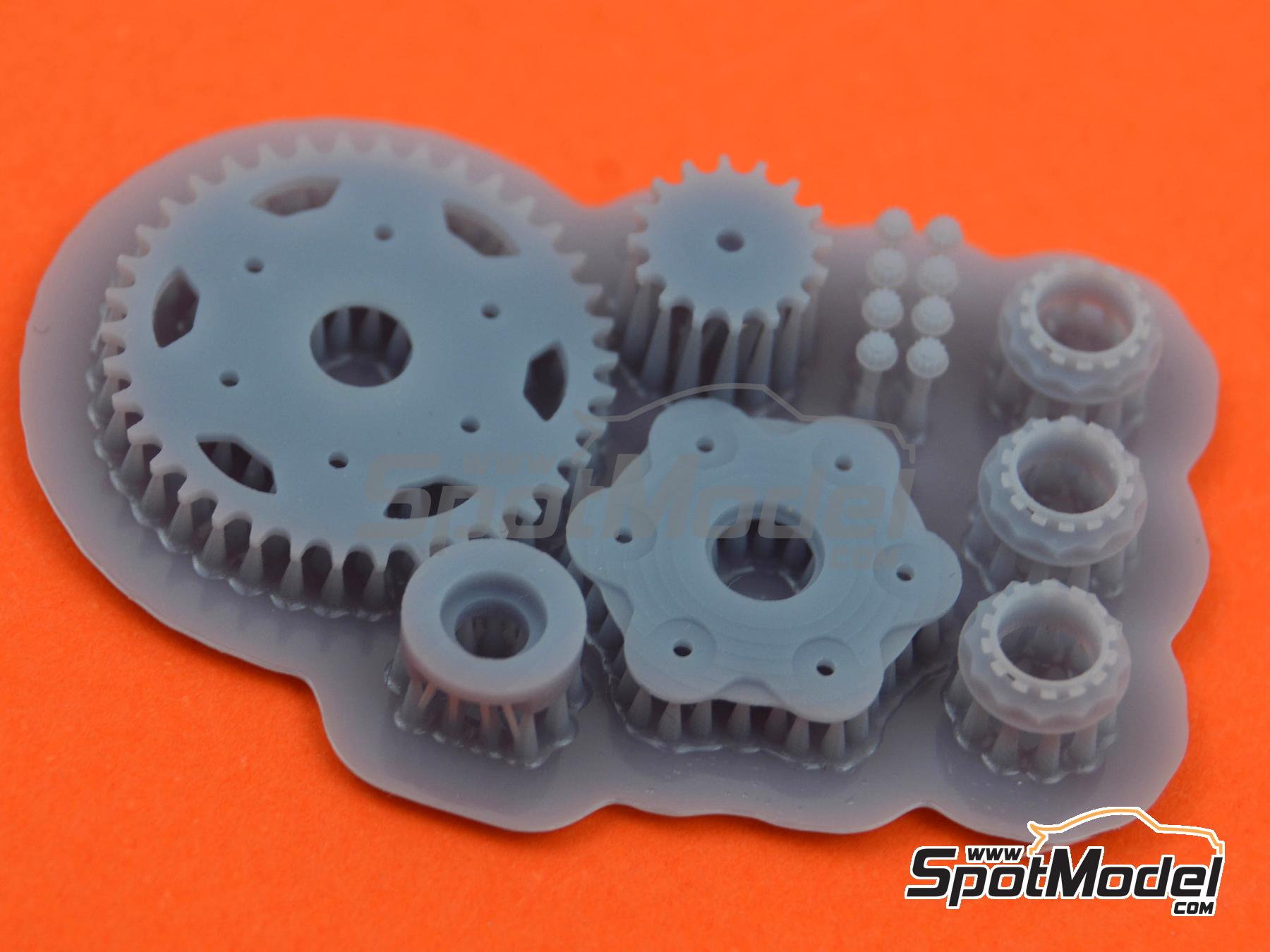 Image 4: Ducati 1199 Panigale S | Cadena en escala&nbsp;1/12 fabricado por Falcon Scale Models (ref.&nbsp;FSM-P003)