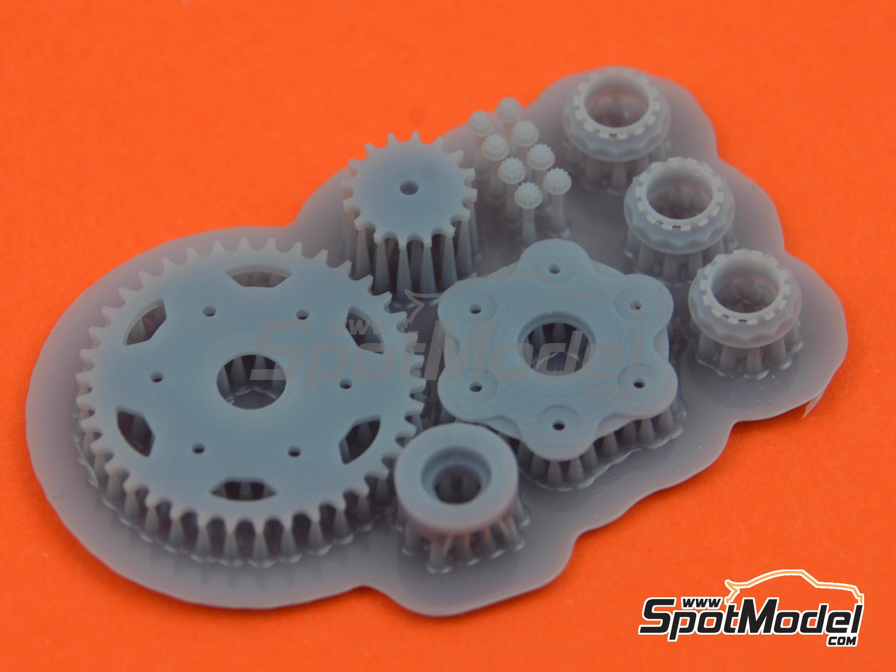 Image 5: Ducati 1199 Panigale S | Cadena en escala&nbsp;1/12 fabricado por Falcon Scale Models (ref.&nbsp;FSM-P003)