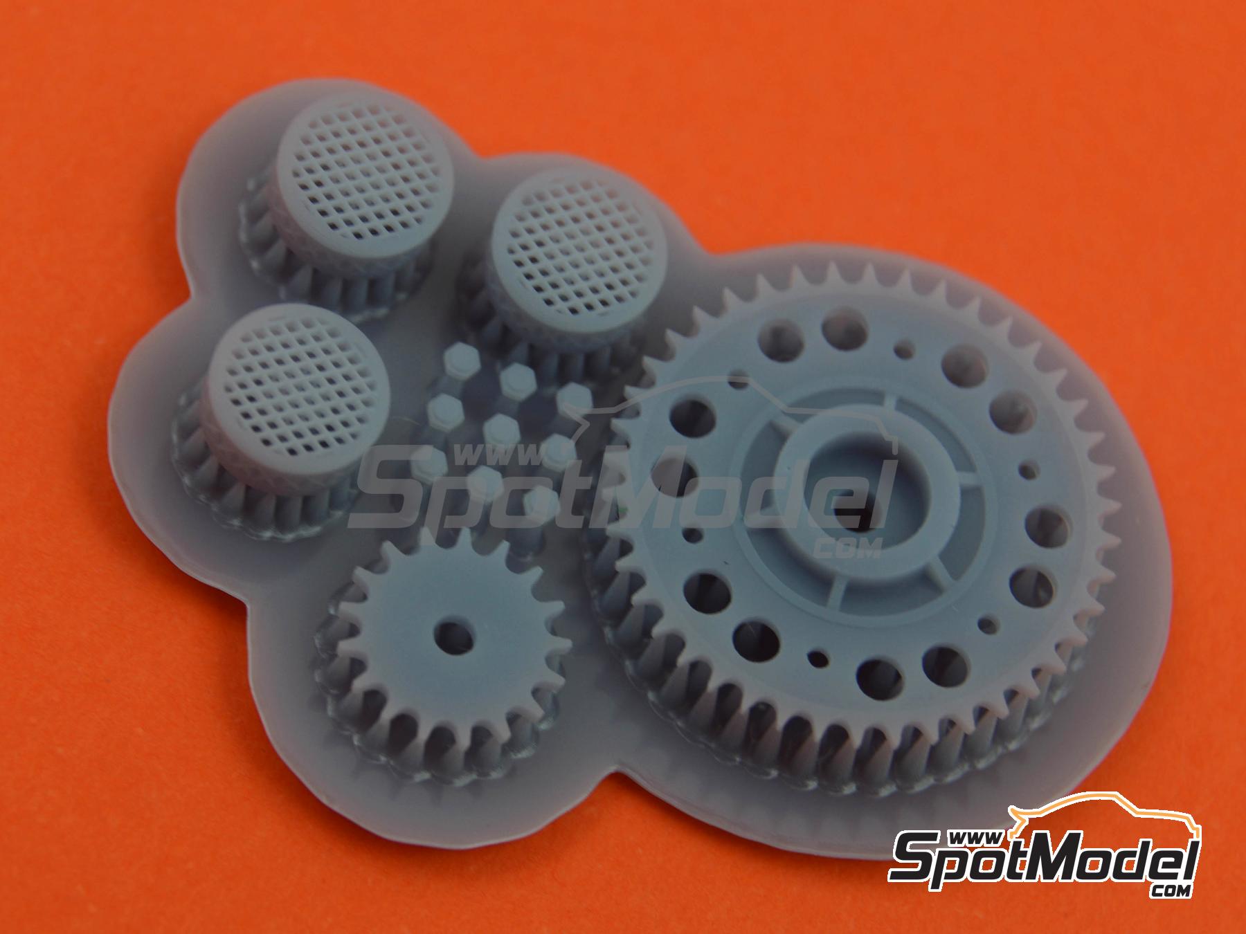 Image 3: Honda RC213V | Chain set in 1/12 scale manufactured by Falcon Scale Models (ref.&nbsp;FSM-P005)