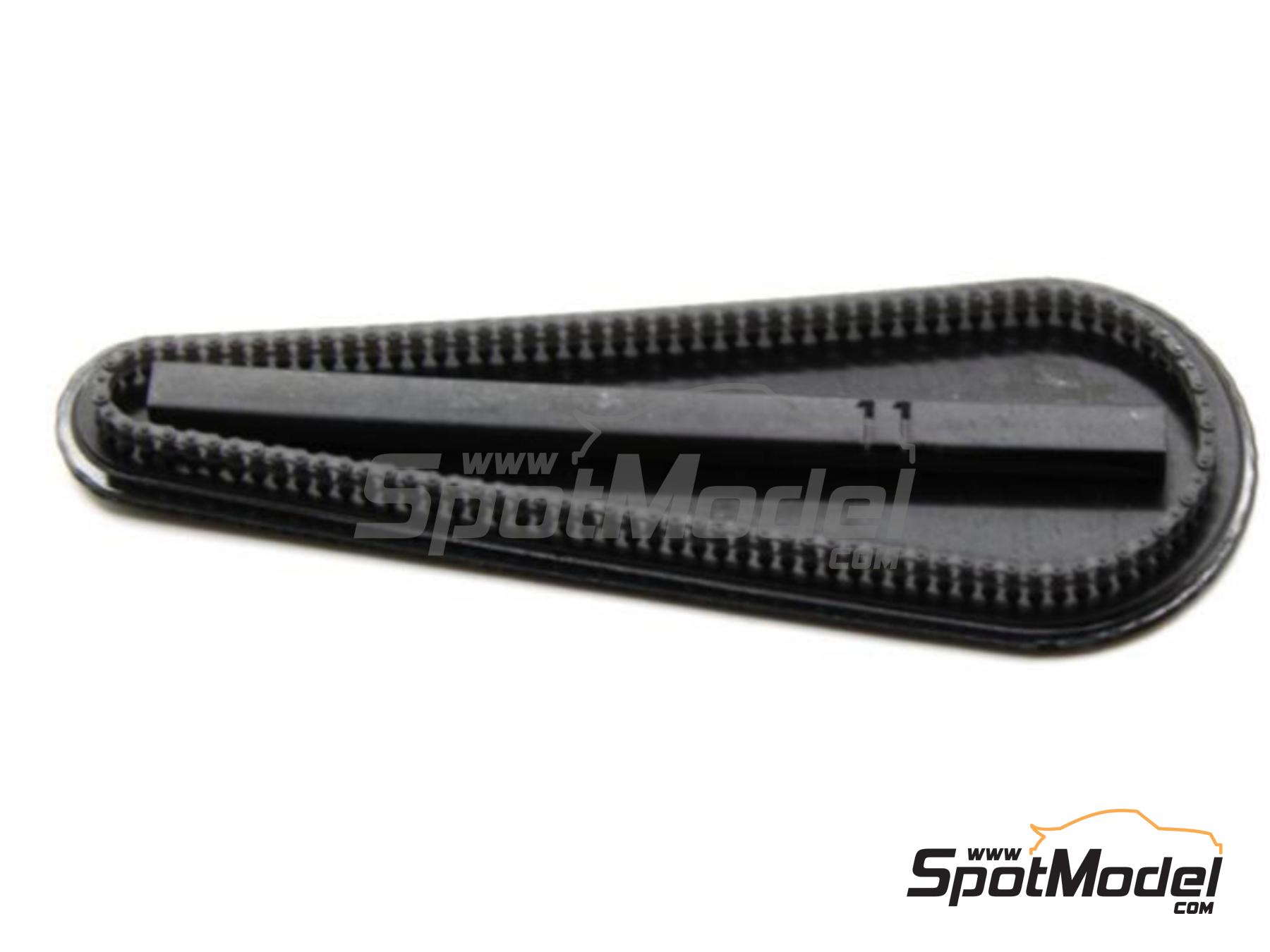Image 3: Yamaha FZR750R OW01 | Chain set in 1/12 scale manufactured by Falcon Scale Models (ref.&nbsp;FSM-P011)