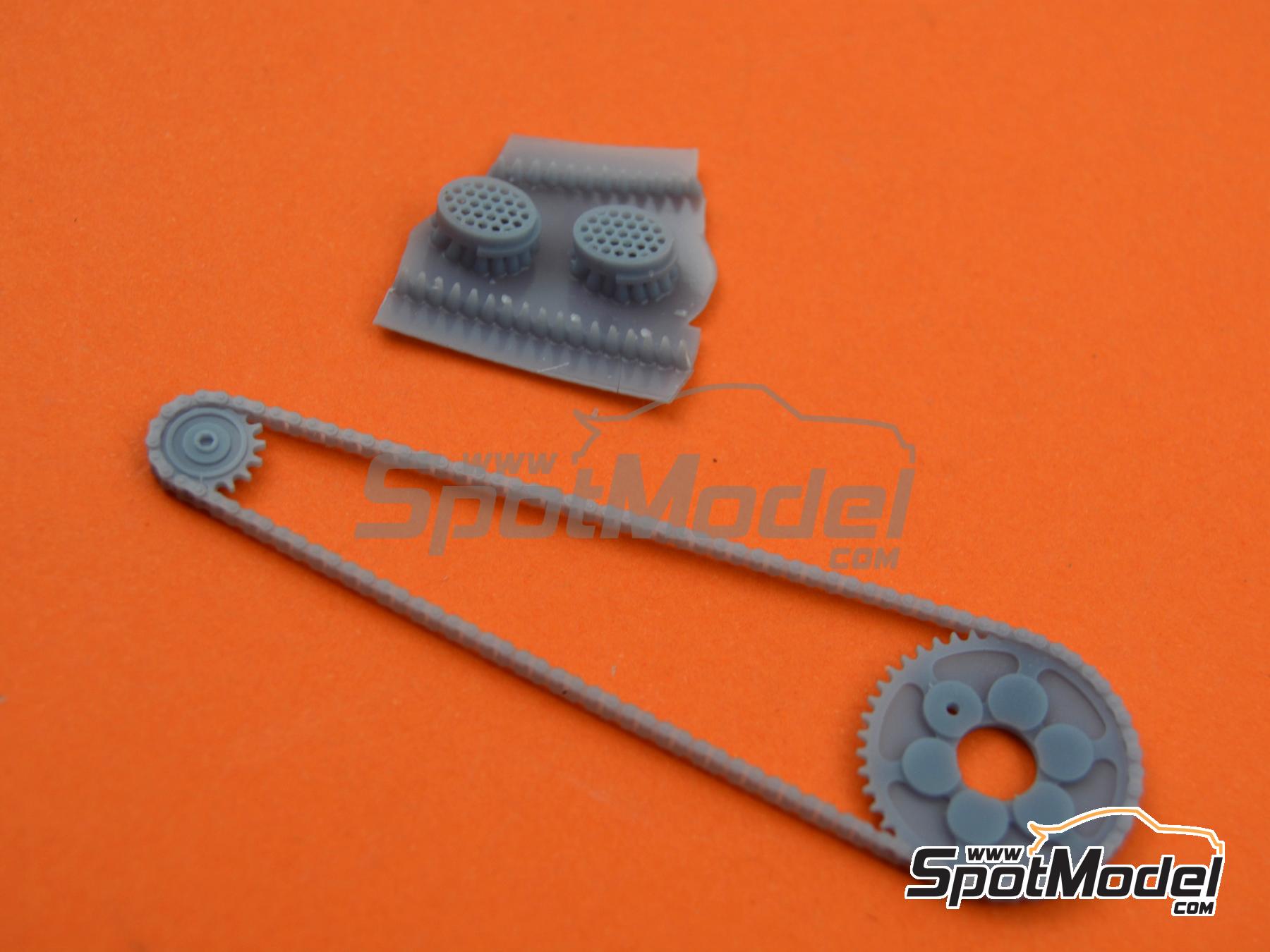 Image 6: Ducati Superleggera V4 | Chain set in 1/12 scale manufactured by Falcon Scale Models (ref.&nbsp;FSM06, also FSM006)