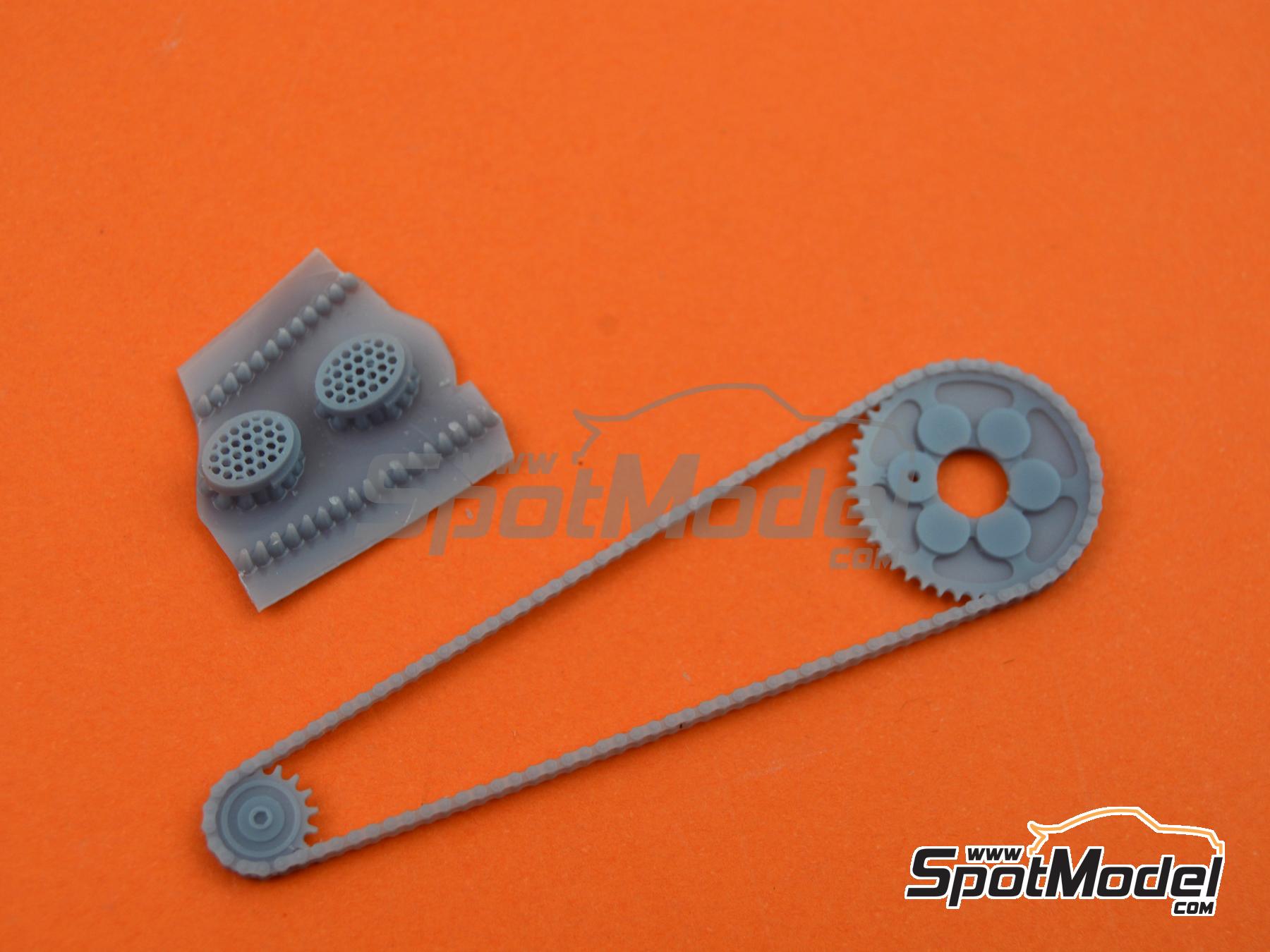 Image 7: Ducati Superleggera V4 | Chain set in 1/12 scale manufactured by Falcon Scale Models (ref.&nbsp;FSM06, also FSM006)