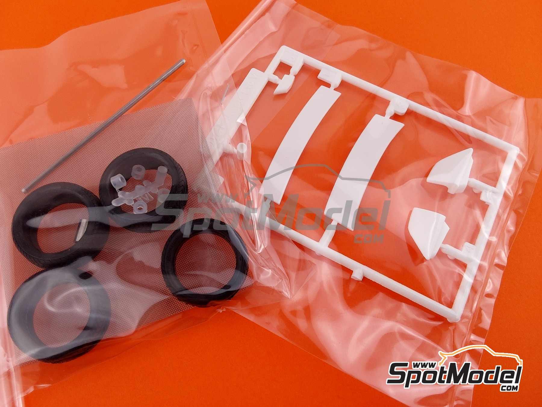 Image 9: Mitsubishi Lancer Evolution VI GSR | Car scale model kit in 1/24 scale manufactured by Fujimi (ref. FJ039237, also 4968728039237, 039237, ID-102 and 03923)