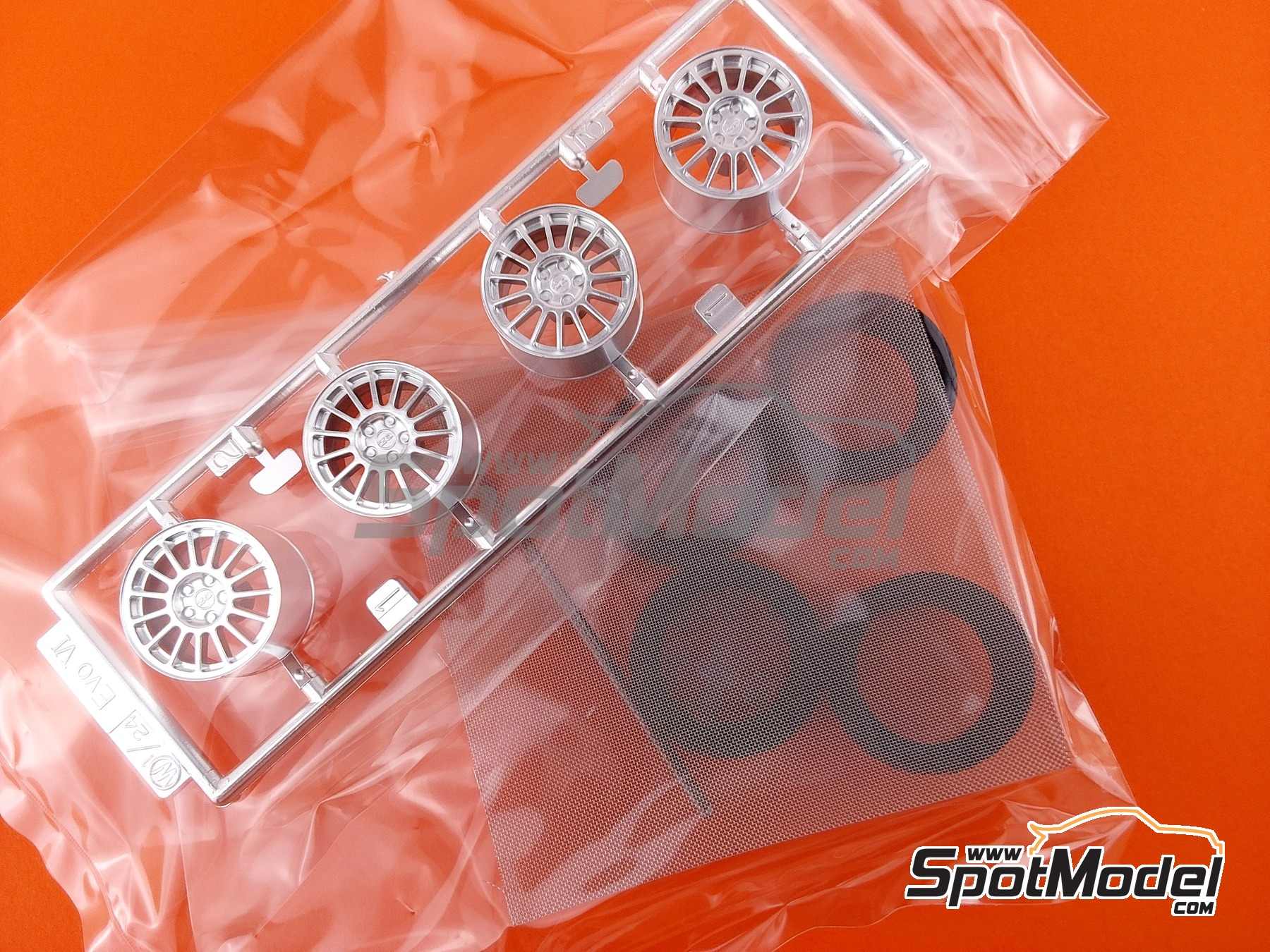 Image 10: Mitsubishi Lancer Evolution VI GSR | Car scale model kit in 1/24 scale manufactured by Fujimi (ref. FJ039237, also 4968728039237, 039237, ID-102 and 03923)