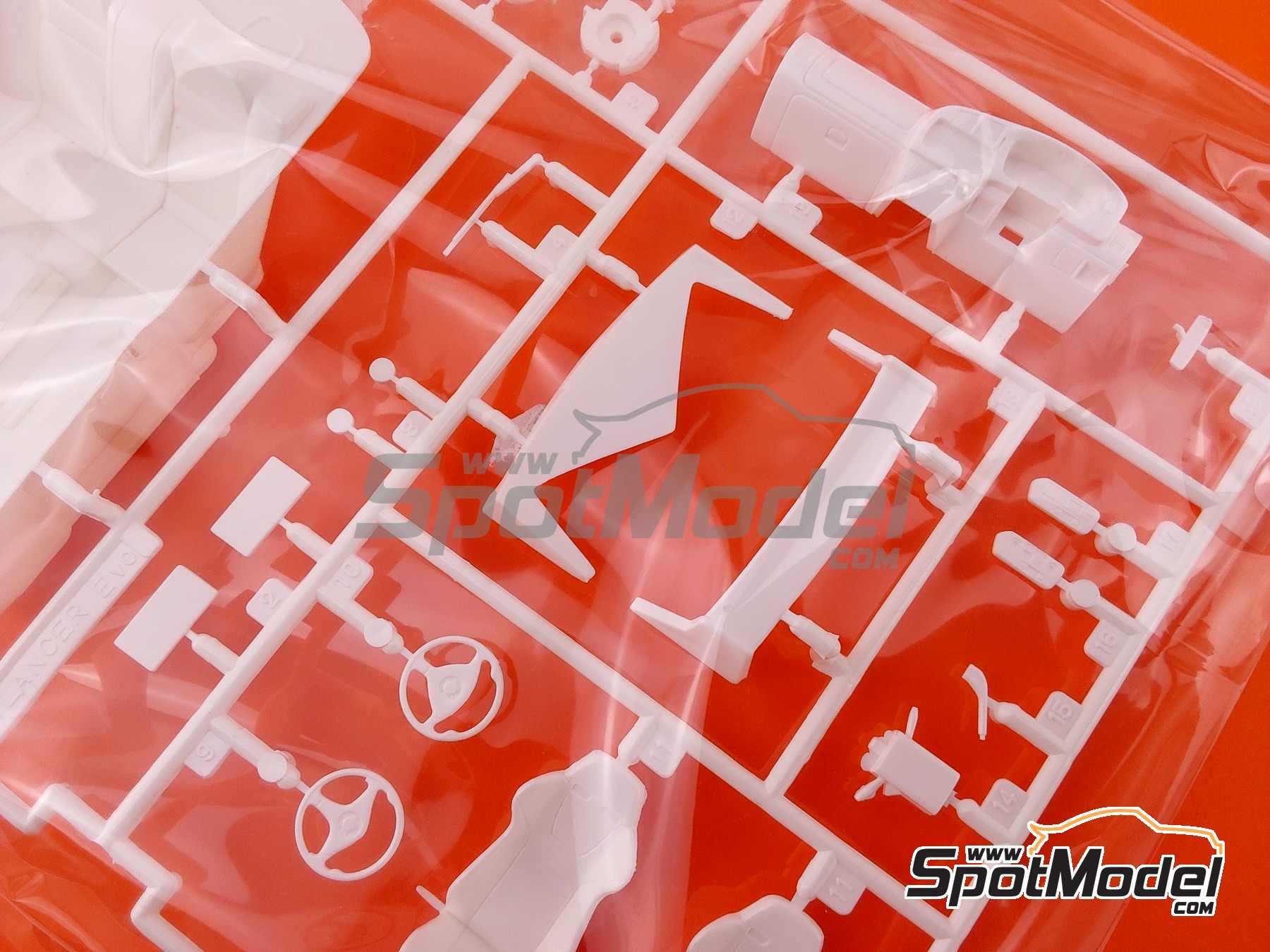 Image 12: Mitsubishi Lancer Evolution VI GSR | Car scale model kit in 1/24 scale manufactured by Fujimi (ref. FJ039237, also 4968728039237, 039237, ID-102 and 03923)