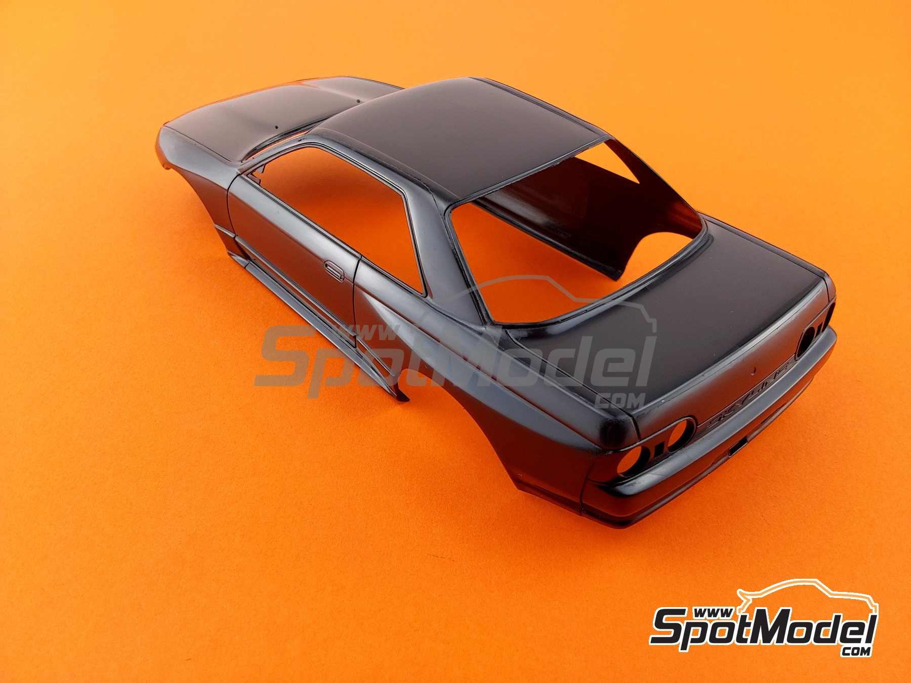 Image 16: Nissan Skyline GT-R BNR32 -  1989 | Car scale model kit in 1/24 scale manufactured by Fujimi (ref.&nbsp;FJ046532, also 4968728046532, 04653 and ID-10)