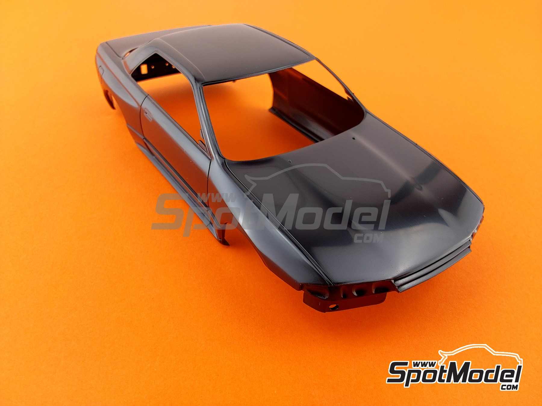 Image 18: Nissan Skyline GT-R BNR32 -  1989 | Car scale model kit in 1/24 scale manufactured by Fujimi (ref.&nbsp;FJ046532, also 4968728046532, 04653 and ID-10)