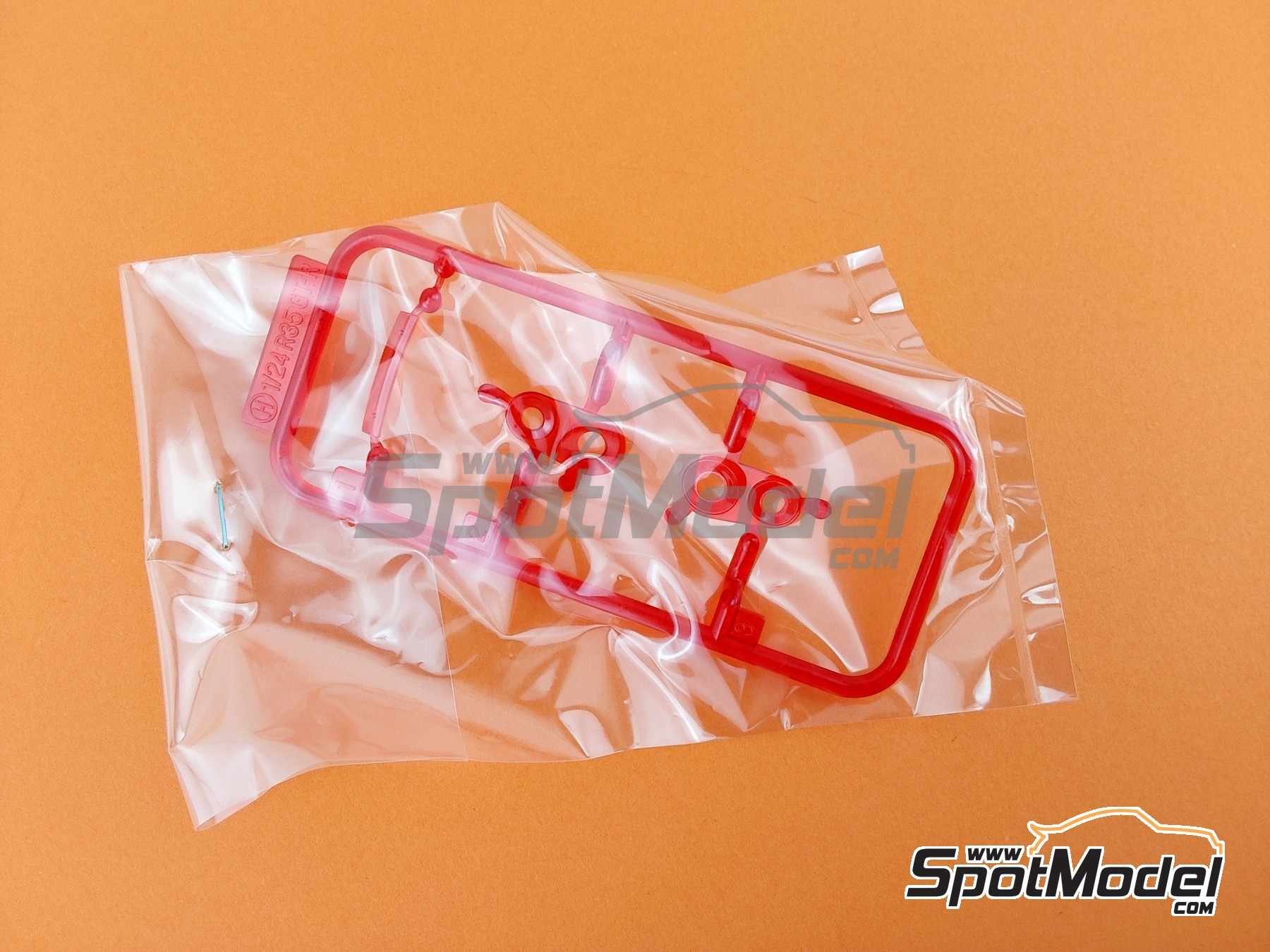 Image 24: Nissan Skyline GTR R35 con motor | Maqueta de coche en escala&nbsp;1/24 fabricado por Fujimi (ref.&nbsp;FJ04749, tambien 4968728047492, 04749 y ID-131)