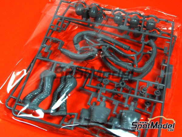 Formula 1 Pit Crew Set A 1:20 Figure Plastic Model Kit FUJIMI