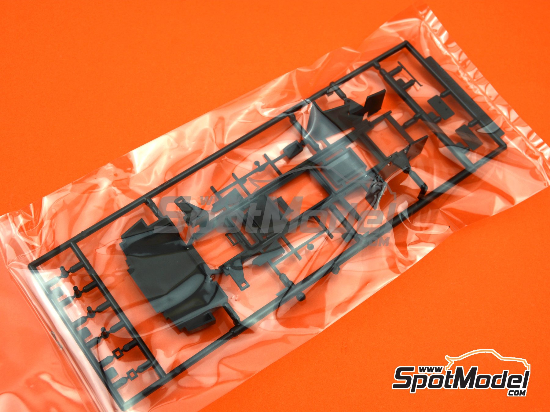 Image 10: Shelby Cobra 427 S/C Essex Wire Team - USRRC Laguna Seca 1965 | Car scale model kit in 1/24 scale manufactured by Fujimi (ref.&nbsp;FJ12092, also 4968728120928 and 12092)