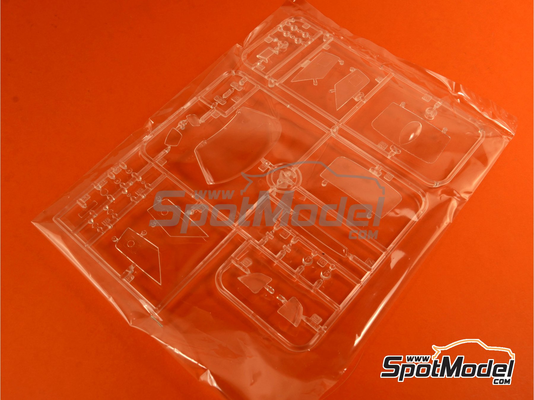 Image 7: Ford GT40 Mk II patrocinado por Gulf - 24 Horas de Le Mans 1966 | Maqueta de coche en escala&nbsp;1/24 fabricado por Fujimi (ref.&nbsp;FJ126043, tambien 4968728126043, 126043 y RS-32)