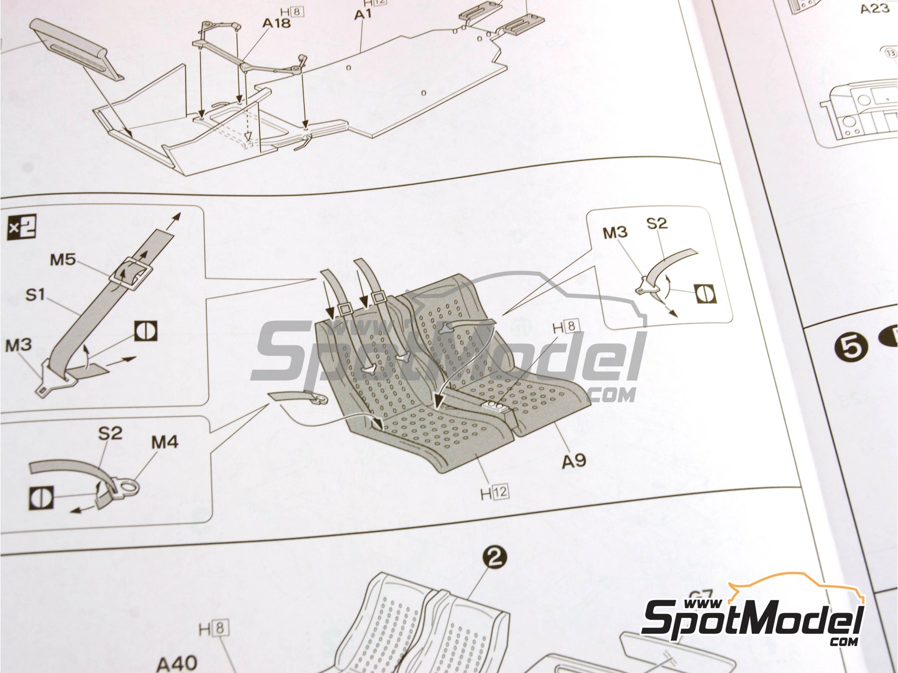 Image 10: Ford GT40 Mk II patrocinado por Gulf - 24 Horas de Le Mans 1966 | Maqueta de coche en escala&nbsp;1/24 fabricado por Fujimi (ref.&nbsp;FJ126043, tambien 4968728126043, 126043 y RS-32)