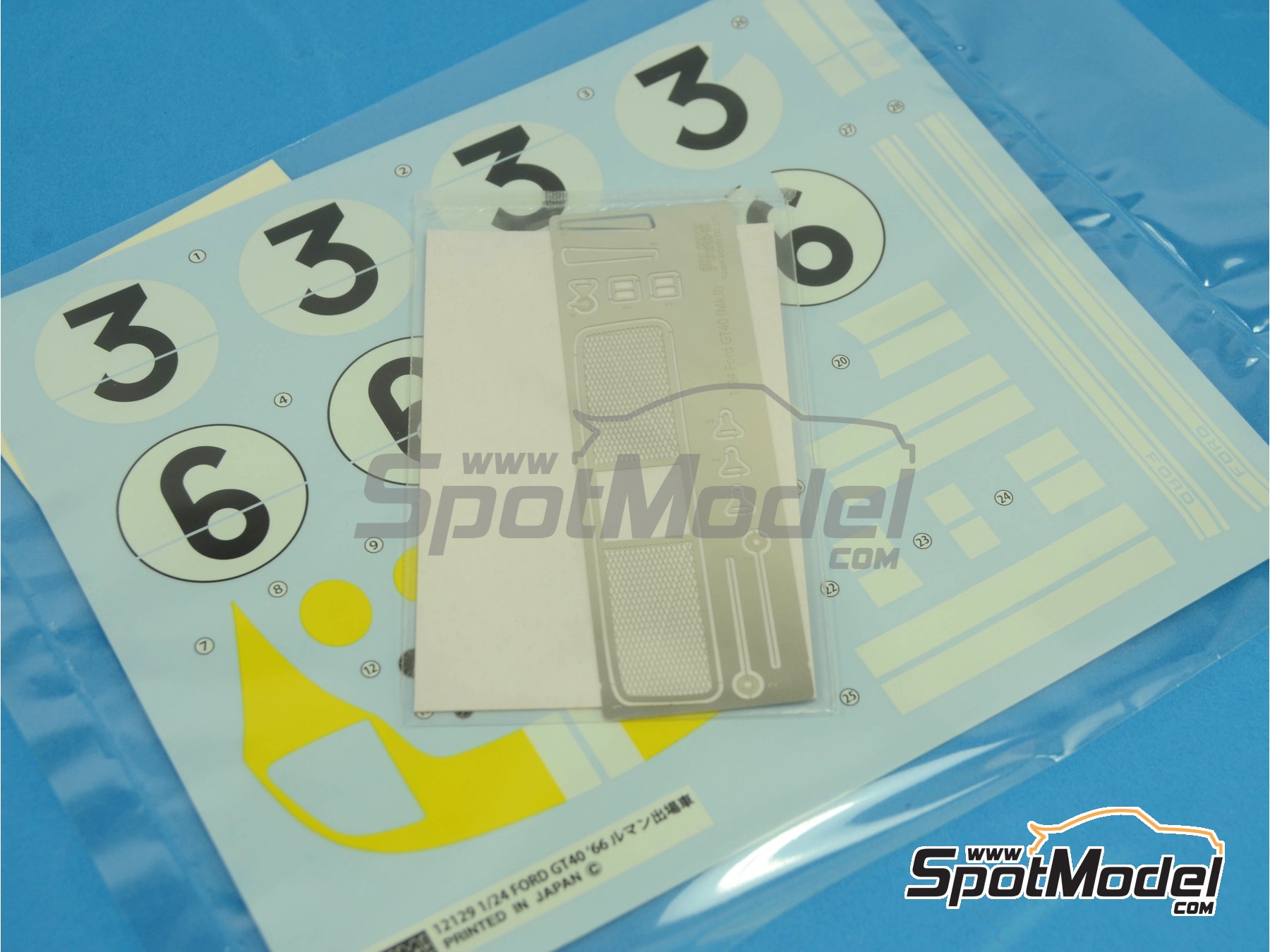 Image 3: Ford GT40 Mk II - 24 Hours Le Mans 1966 | Car scale model kit in 1/24 scale manufactured by Fujimi (ref.&nbsp;FJ126067, also 4968728126067, 126067 and RS-51)