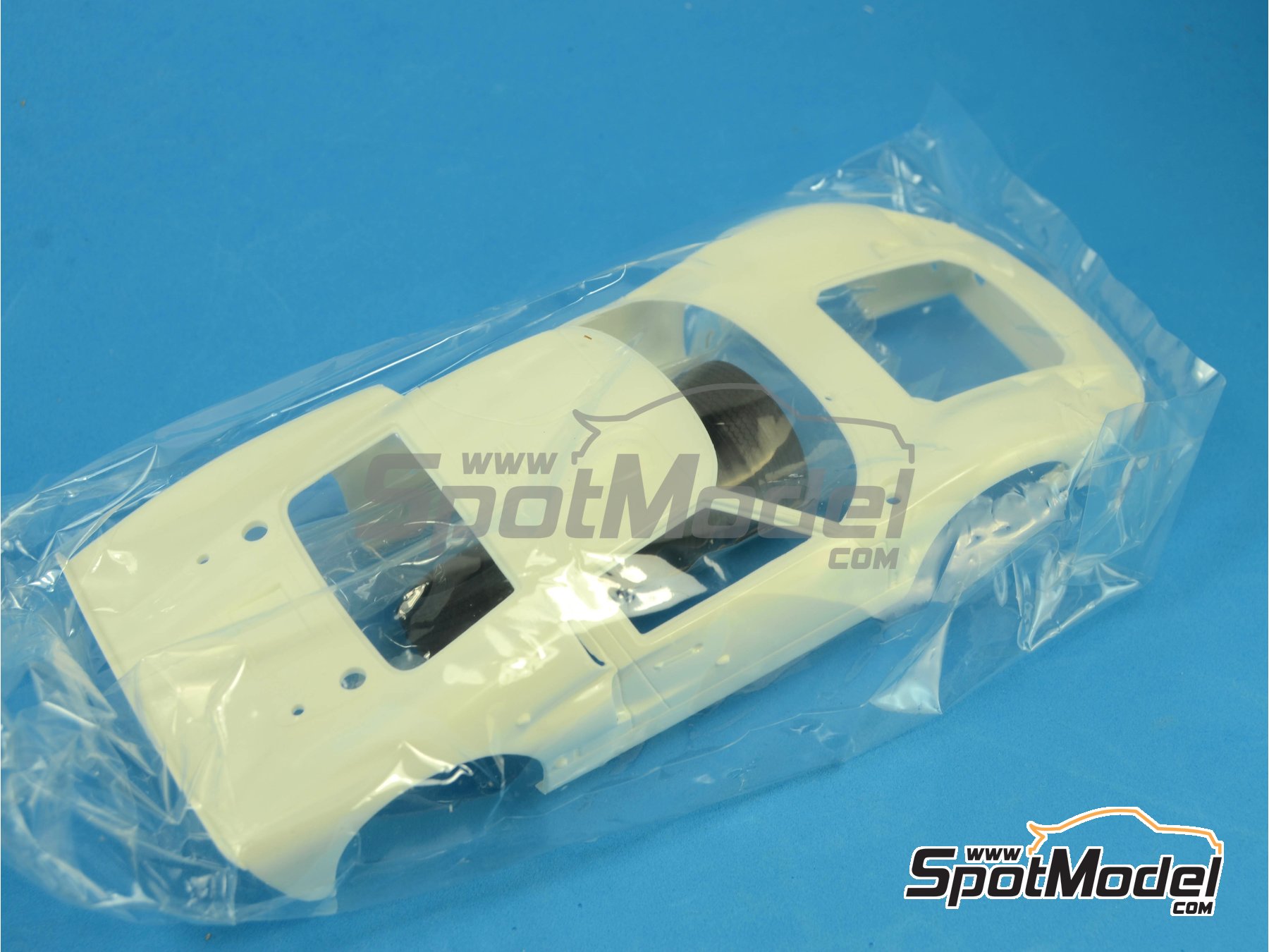 Image 7: Ford GT40 Mk II - 24 Hours Le Mans 1966 | Car scale model kit in 1/24 scale manufactured by Fujimi (ref.&nbsp;FJ126067, also 4968728126067, 126067 and RS-51)