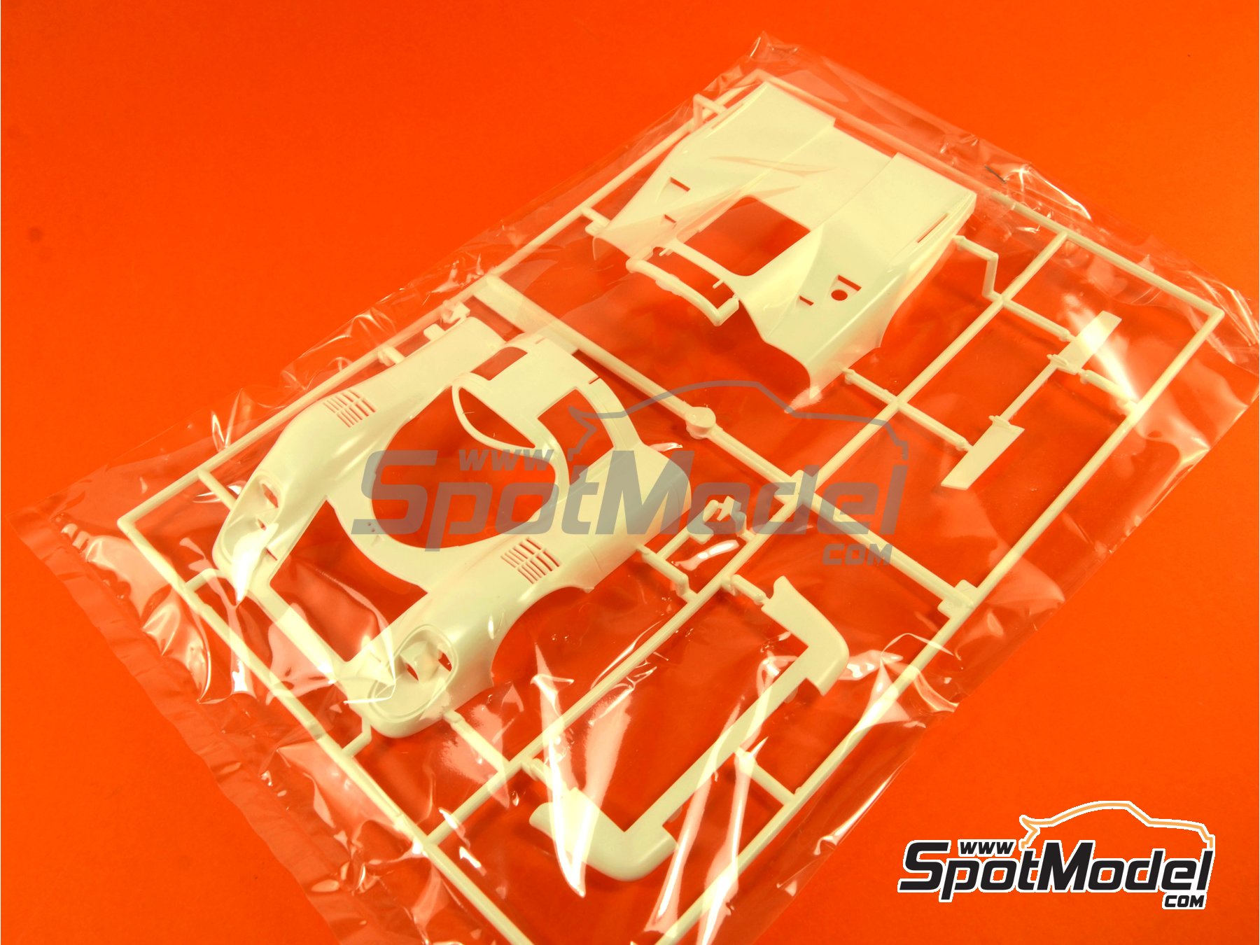 Image 1: Porsche 917K Martini Racing Team - 24 Hours Le Mans 1971 | Car scale model kit in 1/24 scale manufactured by Fujimi (ref. FJ126142, also 4968728126142, 126142, 12614 and RS-88)