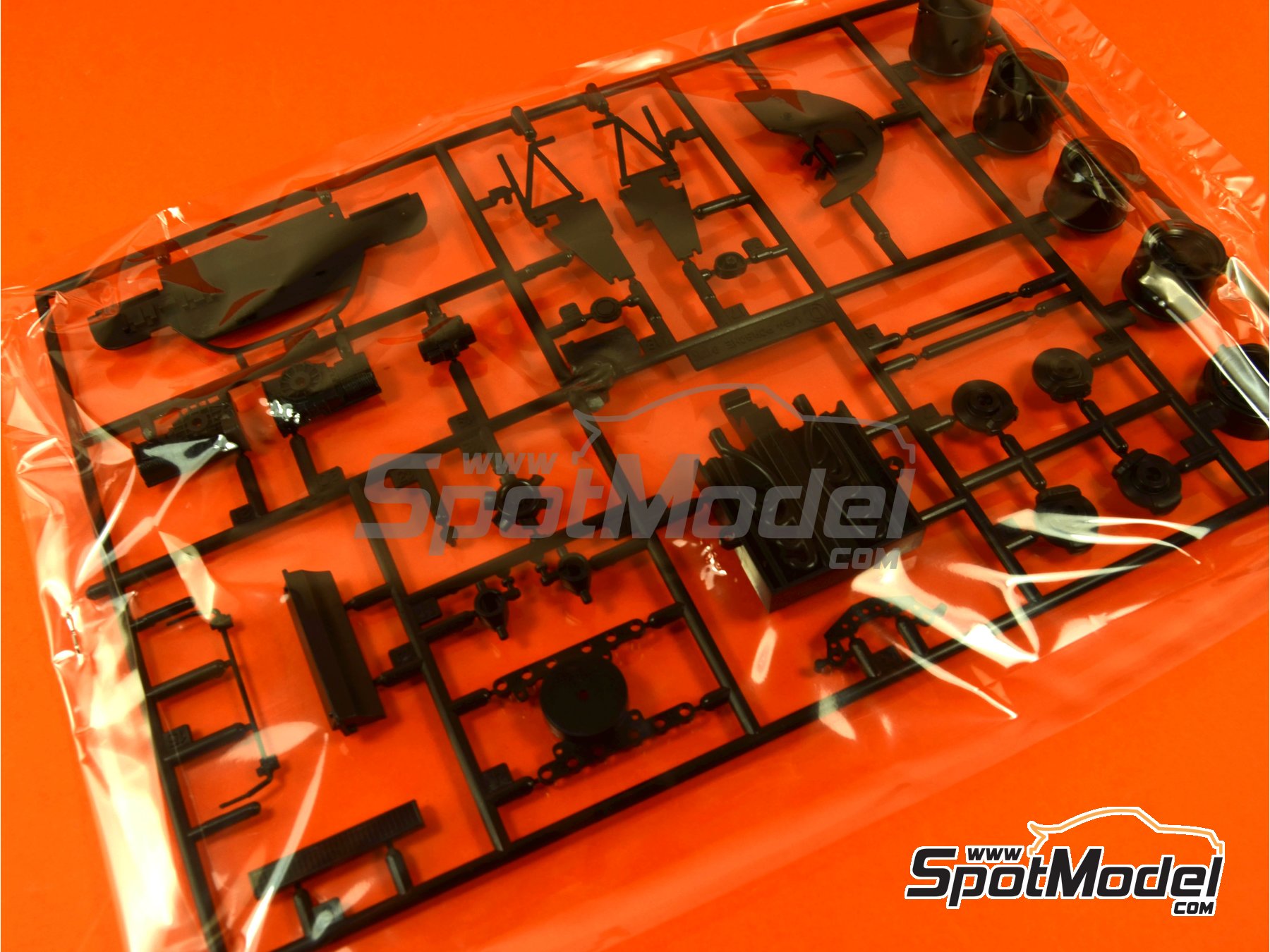 Image 6: Porsche 917K Martini Racing Team - 24 Hours Le Mans 1971 | Car scale model kit in 1/24 scale manufactured by Fujimi (ref. FJ126142, also 4968728126142, 126142, 12614 and RS-88)