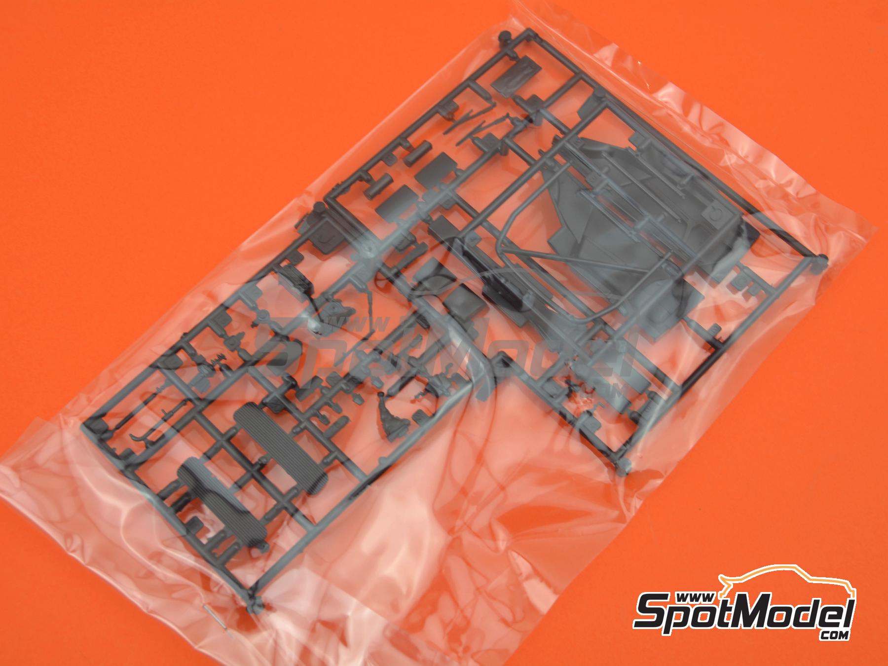 Image 7: Porsche 911 S Coupe -  1969 | Maqueta de coche en escala&nbsp;1/24 fabricado por Fujimi (ref.&nbsp;FJ127040, tambien 4968728127040, 127040 y 12704)