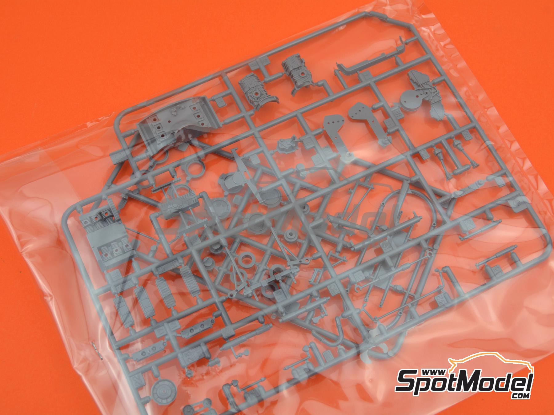 Image 11: Porsche 911 S Coupe -  1969 | Maqueta de coche en escala&nbsp;1/24 fabricado por Fujimi (ref.&nbsp;FJ127040, tambien 4968728127040, 127040 y 12704)