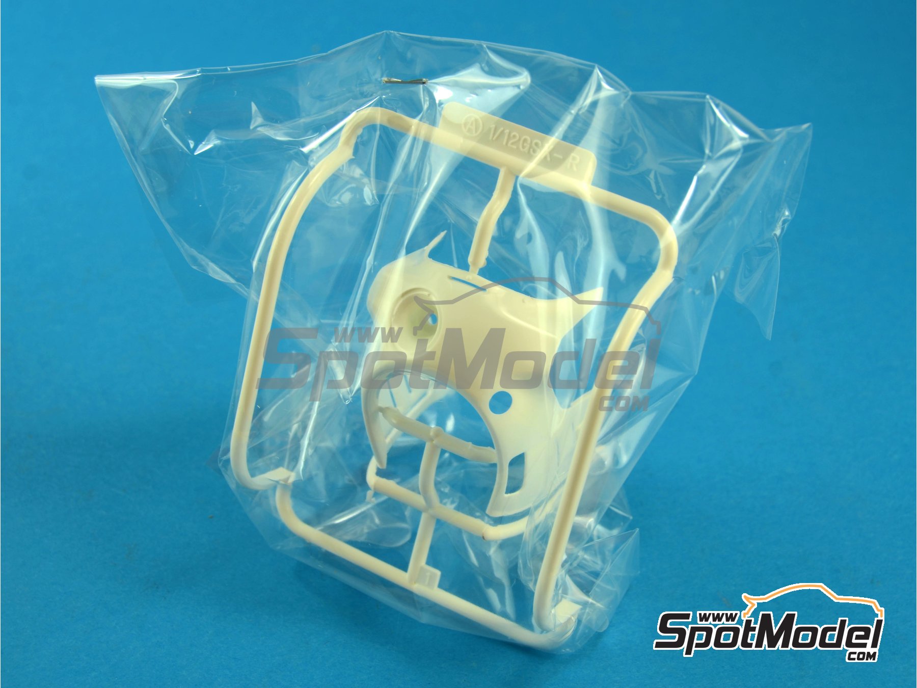 Image 5: Yoshimura Suzuki GSX-R750 sponsored by Motul - 8 Hours Suzuka Endurance Race 1986 | Motorbike scale model kit in 1/12 scale manufactured by Fujimi (ref.&nbsp;FJ141268, also 4968728141268, 141268 and 14126)