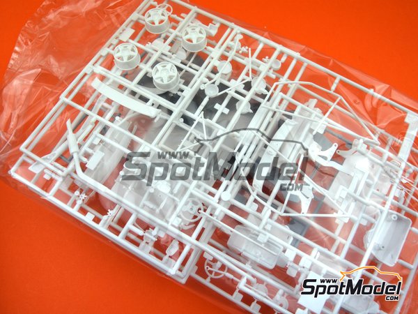 Image 3: Mitsubishi Galant VR-4 Ralli Art - Safari Rally 1992 | Model car kit in 1/24 scale manufactured by Hasegawa (ref.&nbsp;20307)