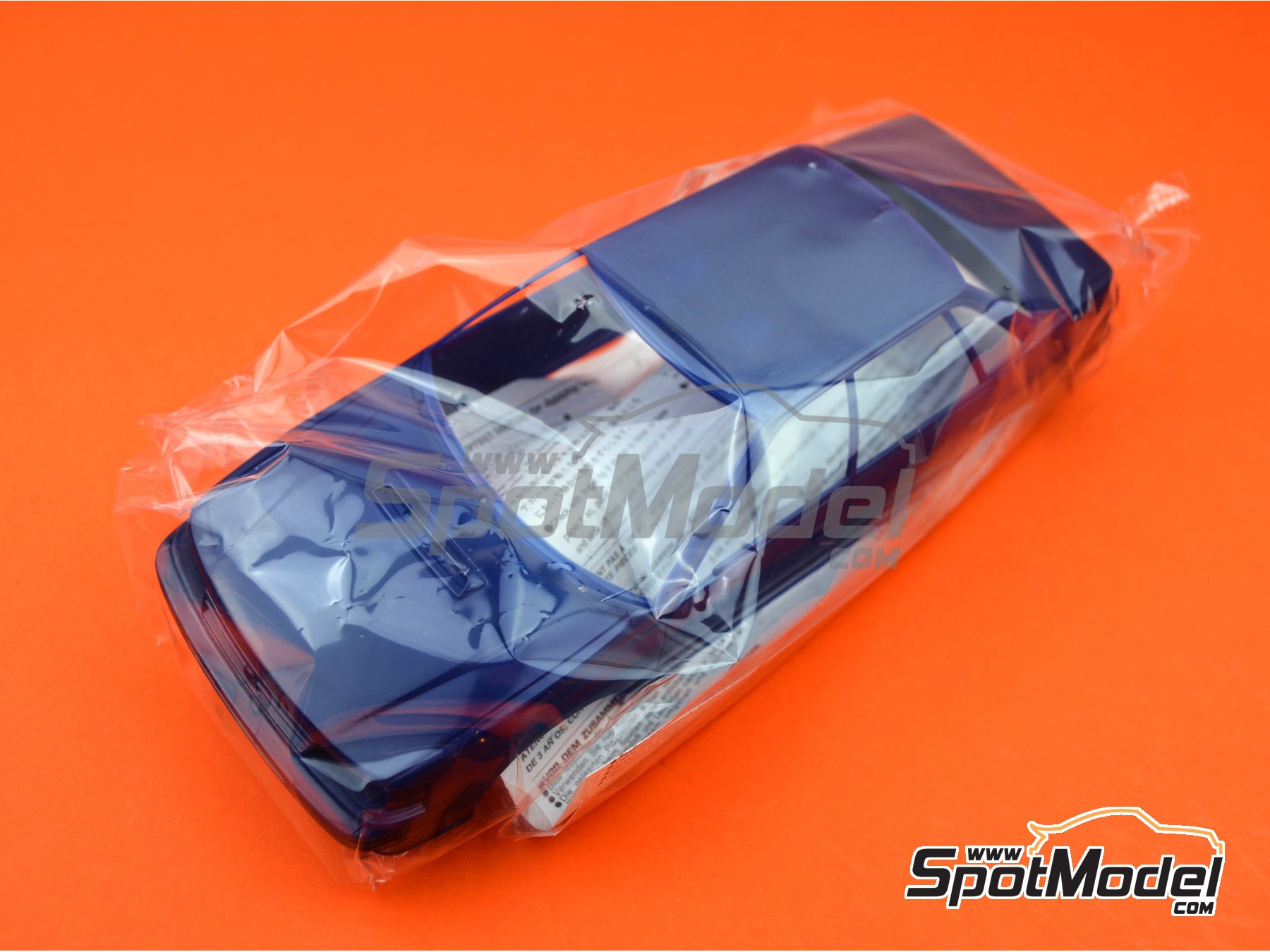 Image 4: Subaru Legacy RS Subaru Rally Team - New Zealand rally, Tour de Corse 1993 | Model car kit in 1/24 scale manufactured by Hasegawa (ref.&nbsp;20311)