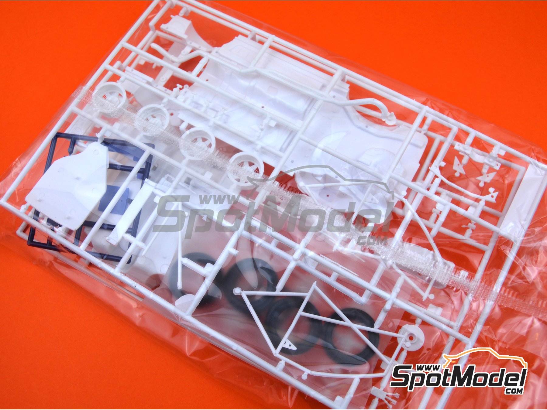 Image 6: Subaru Legacy RS Subaru Rally Team - New Zealand rally, Tour de Corse 1993 | Model car kit in 1/24 scale manufactured by Hasegawa (ref.&nbsp;20311)