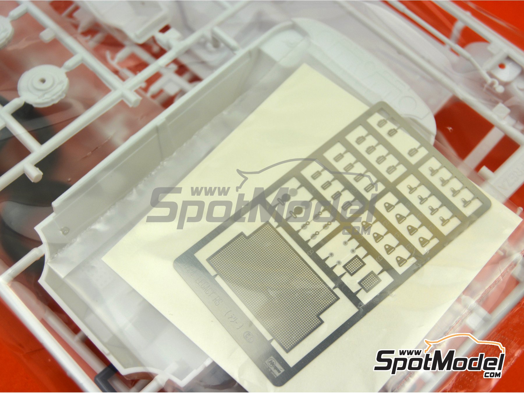 Image 7: Subaru Legacy RS Subaru Rally Team - New Zealand rally, Tour de Corse 1993 | Model car kit in 1/24 scale manufactured by Hasegawa (ref.&nbsp;20311)