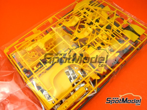 Image 3: Porsche 968 Club Sport | Model car kit in 1/24 scale manufactured by Hasegawa (ref.&nbsp;20317)