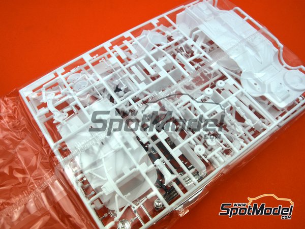 Image 5: BMW 2002 tii - Montecarlo Rally - Rallye Automobile de Monte-Carlo 1969 | Model car kit in 1/24 scale manufactured by Hasegawa (ref.&nbsp;20332)