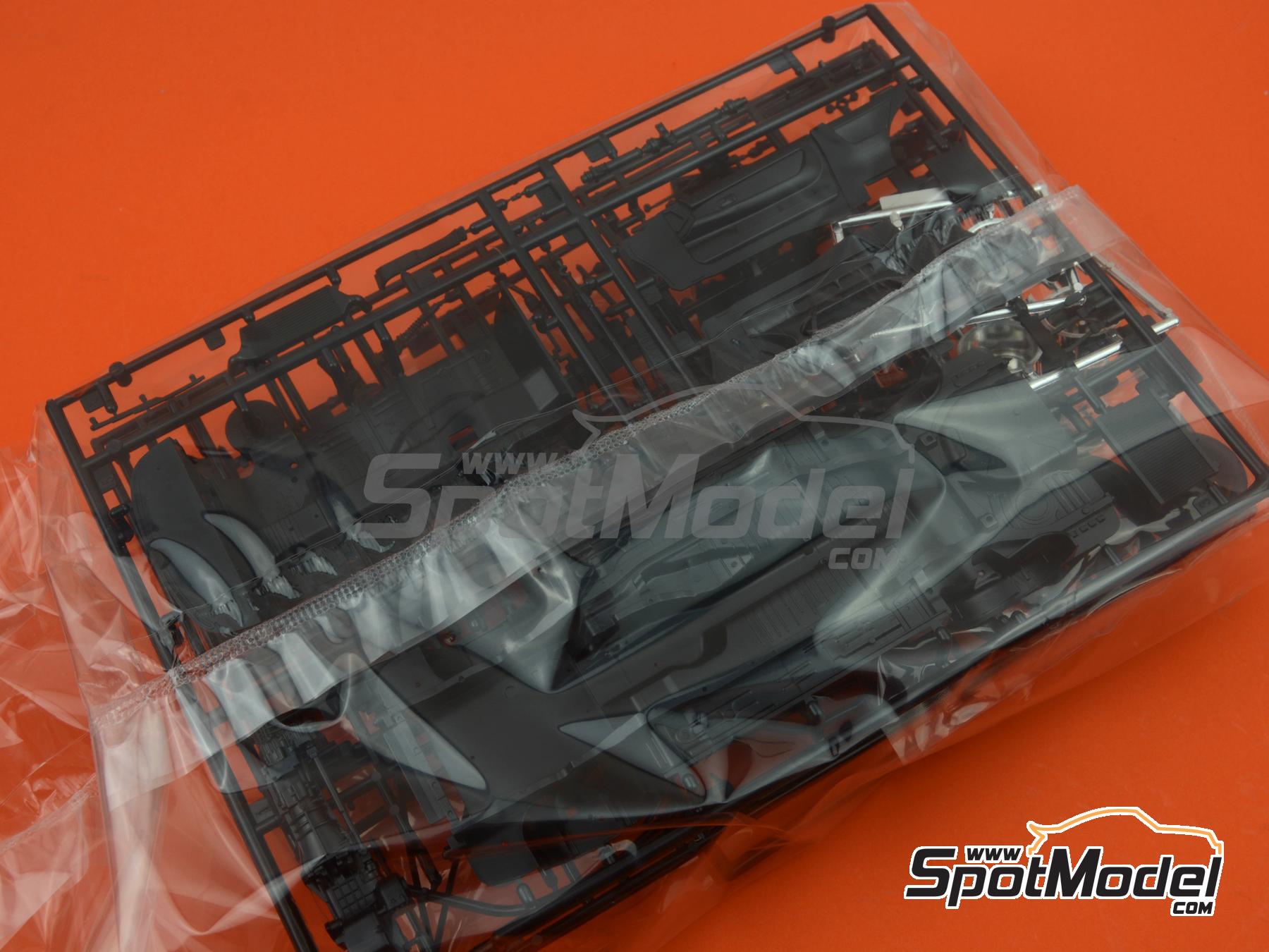 Hasegawa 20670: Car scale model kit 1/24 scale - Nissan Skyline GT