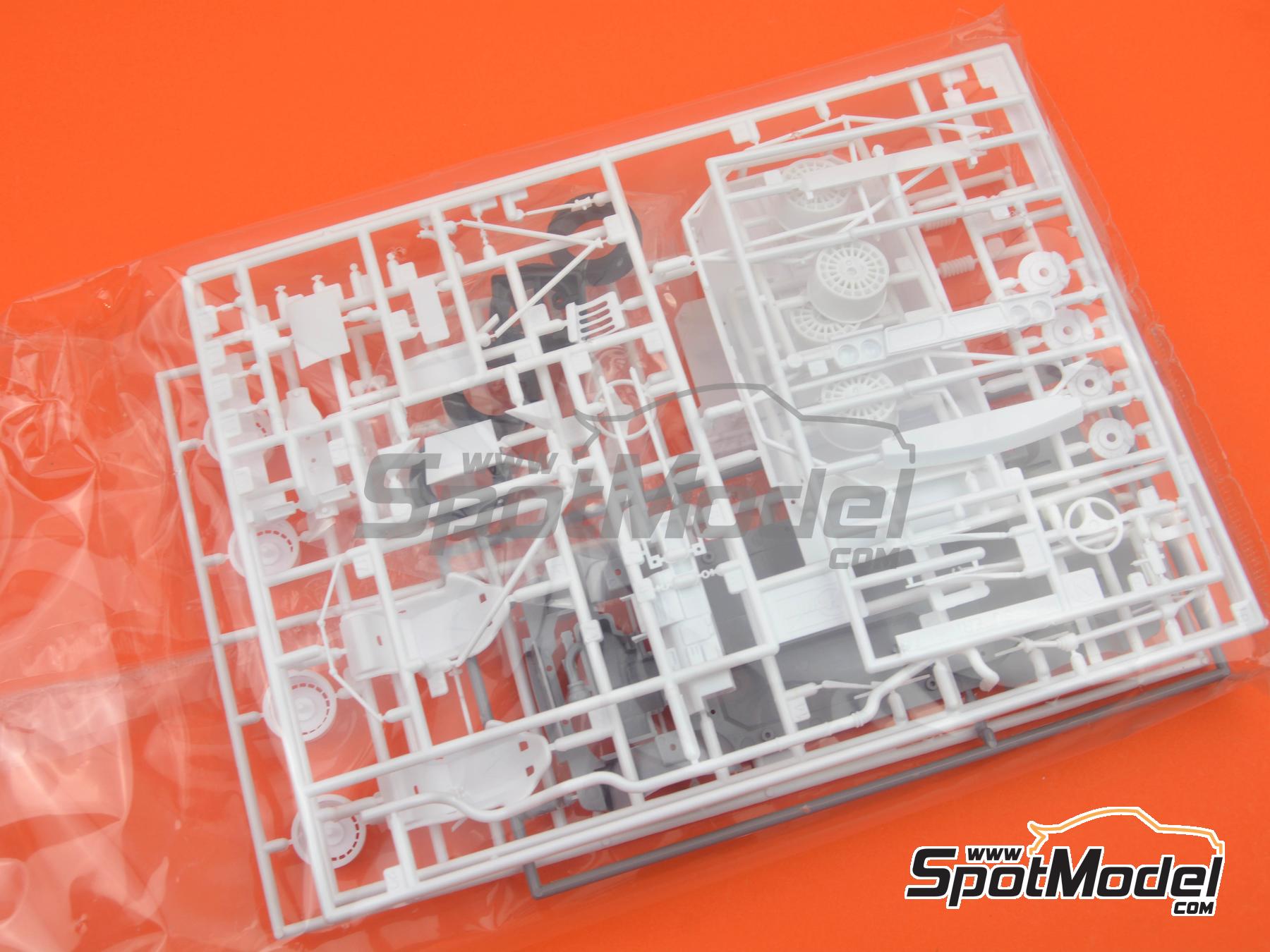 Image 6: Lancia Super Delta HF Integrale sponsored by YPF - Acropolis Rally 1992 | Car scale model kit in 1/24 scale manufactured by Hasegawa (ref. 20685, also 4967834206854)