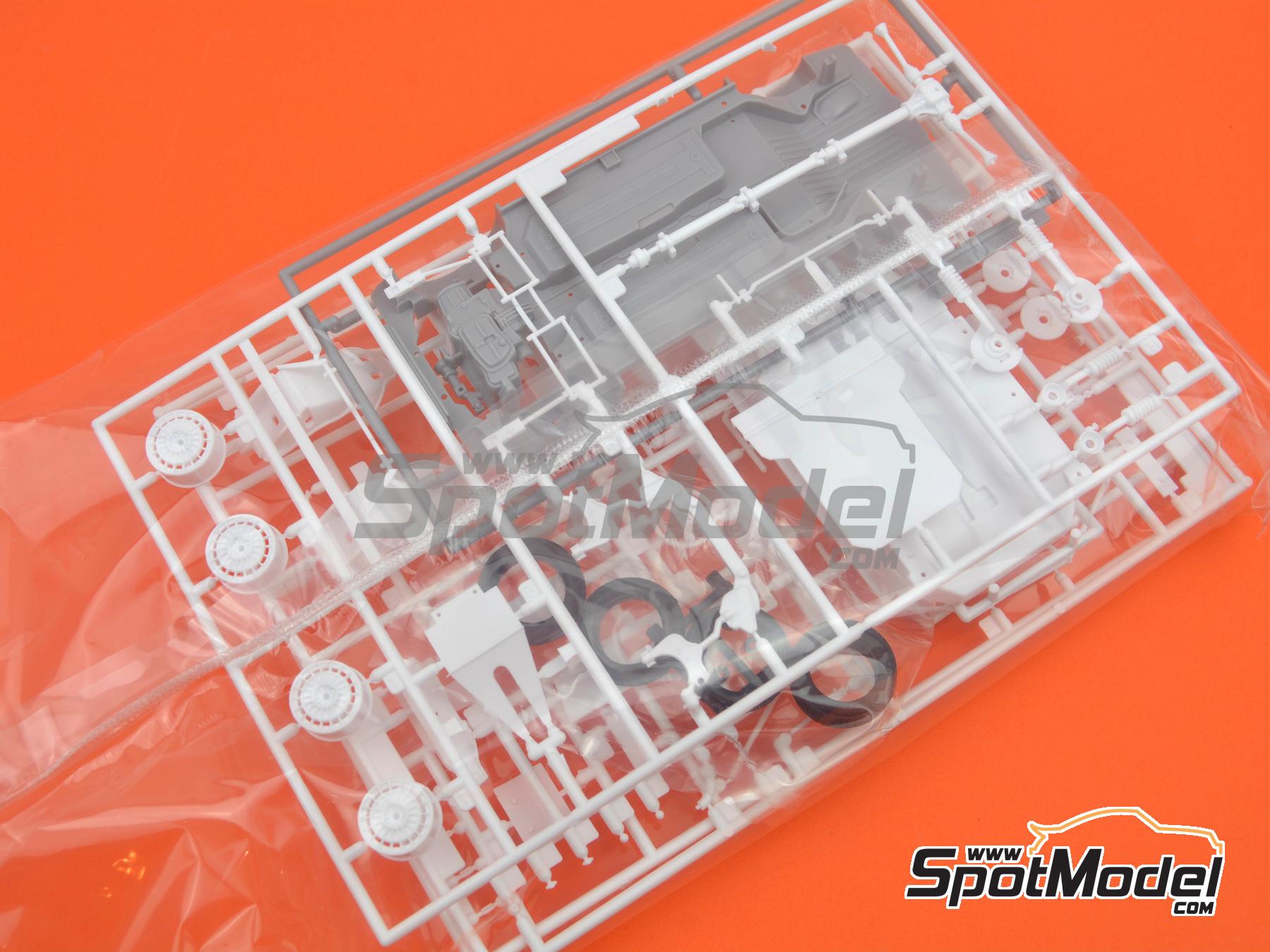 Image 7: Lancia Super Delta HF Integrale sponsored by YPF - Acropolis Rally 1992 | Car scale model kit in 1/24 scale manufactured by Hasegawa (ref. 20685, also 4967834206854)