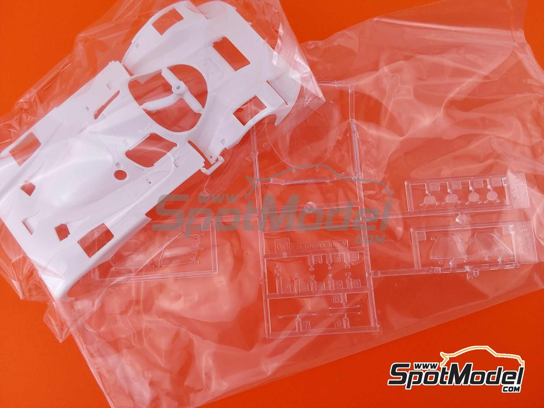 Image 20: Toyota 92C-V Toyota Sard Team sponsored by Kitz - 24 Hours Le Mans 1992 | Car scale model kit in 1/24 scale manufactured by Hasegawa (ref.&nbsp;20706, also 4967834207066)