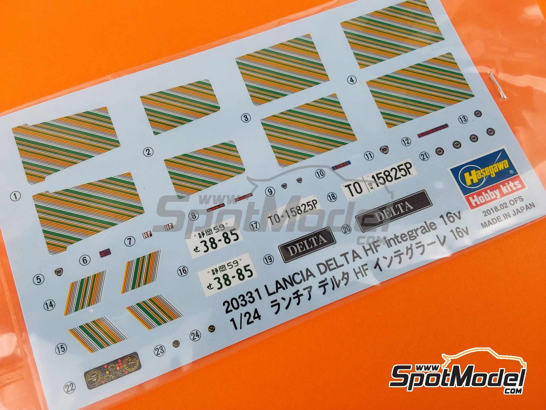 Image 7: Lancia Delta HF Integrale 16V | Car scale model kit in 1/24 scale manufactured by Hasegawa (ref. 20710, also 4967834207103)